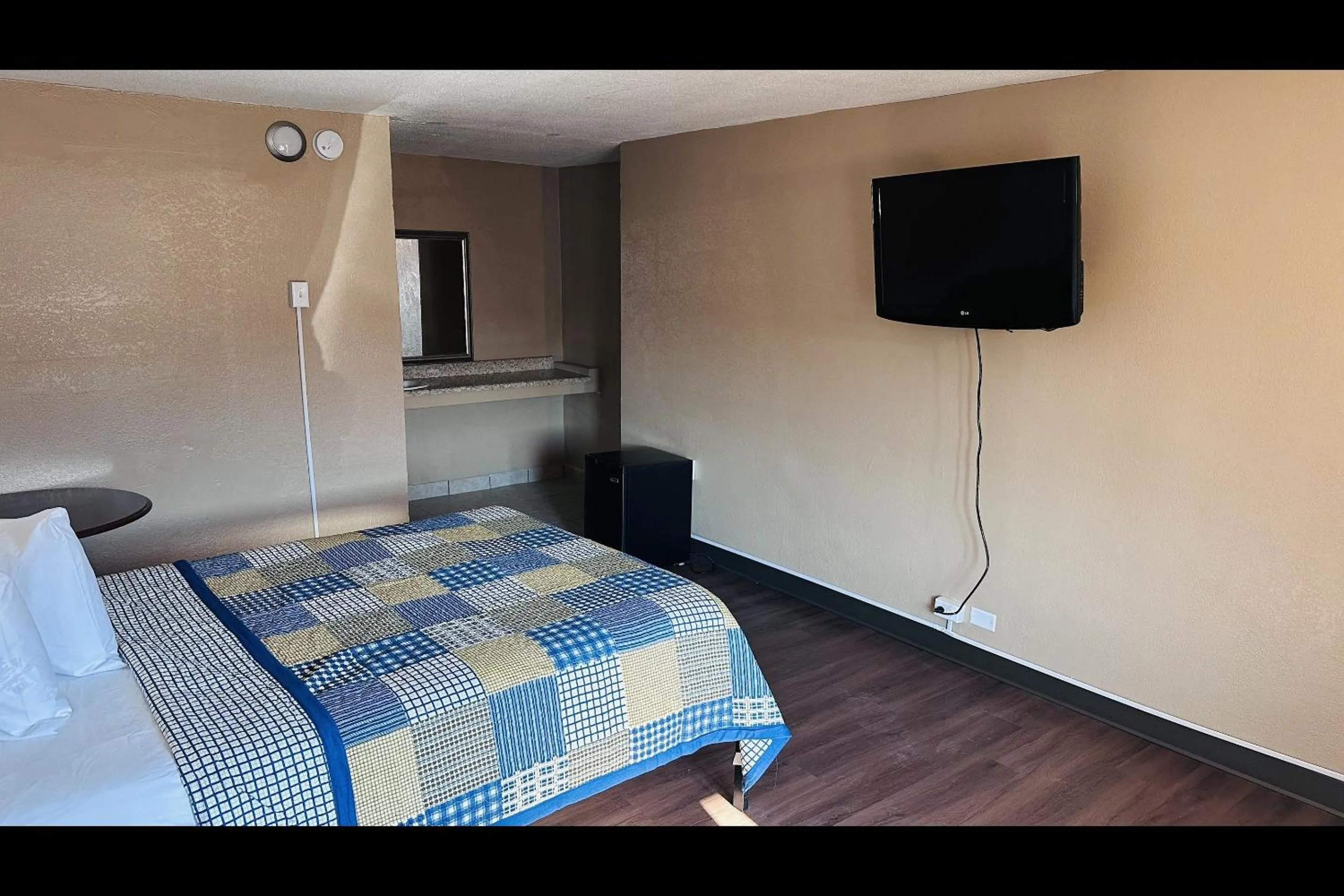 Bedroom, Bed in Hallmark Inn By OYO Fort Wayne