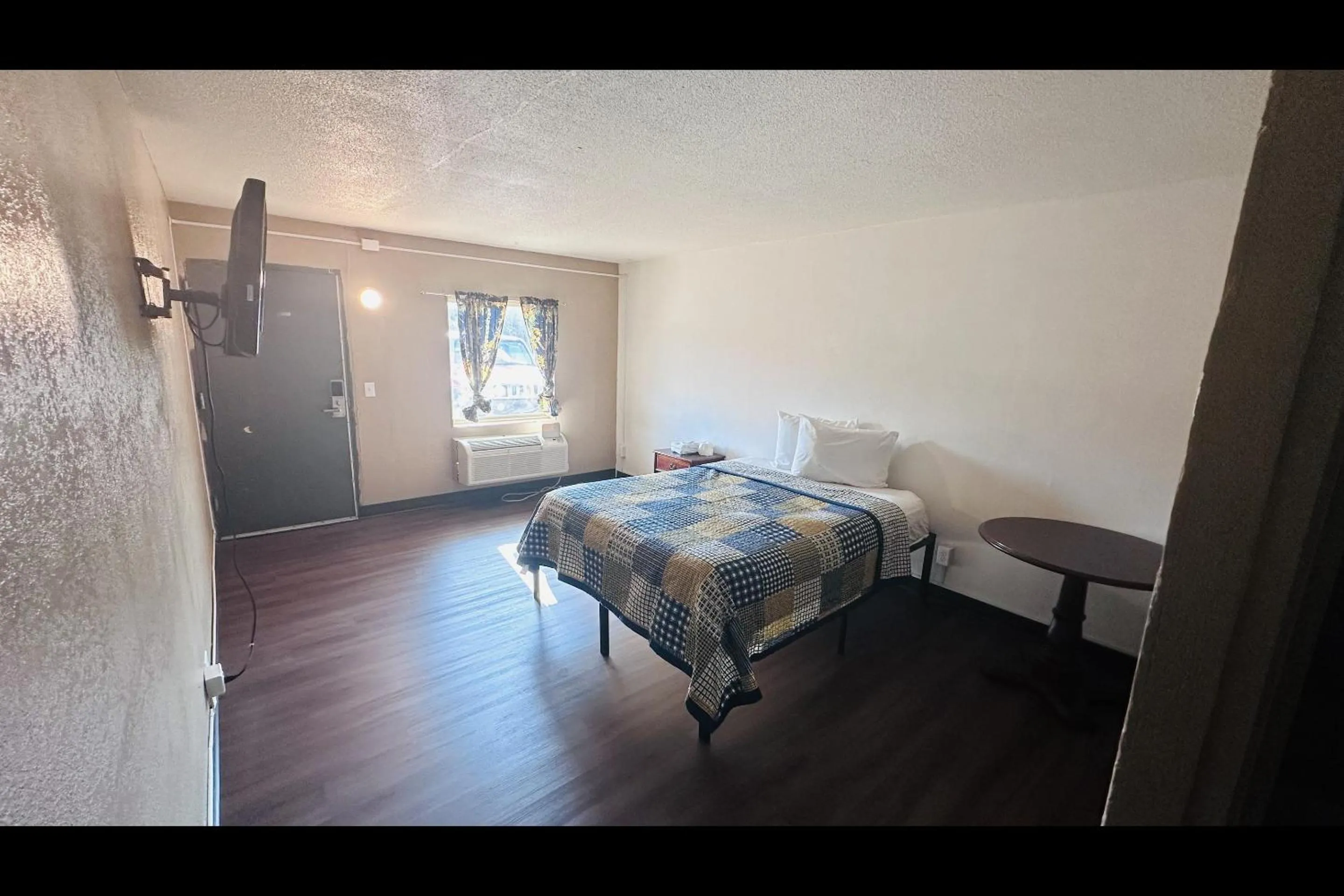 Bedroom, Bed in Hallmark Inn By OYO Fort Wayne