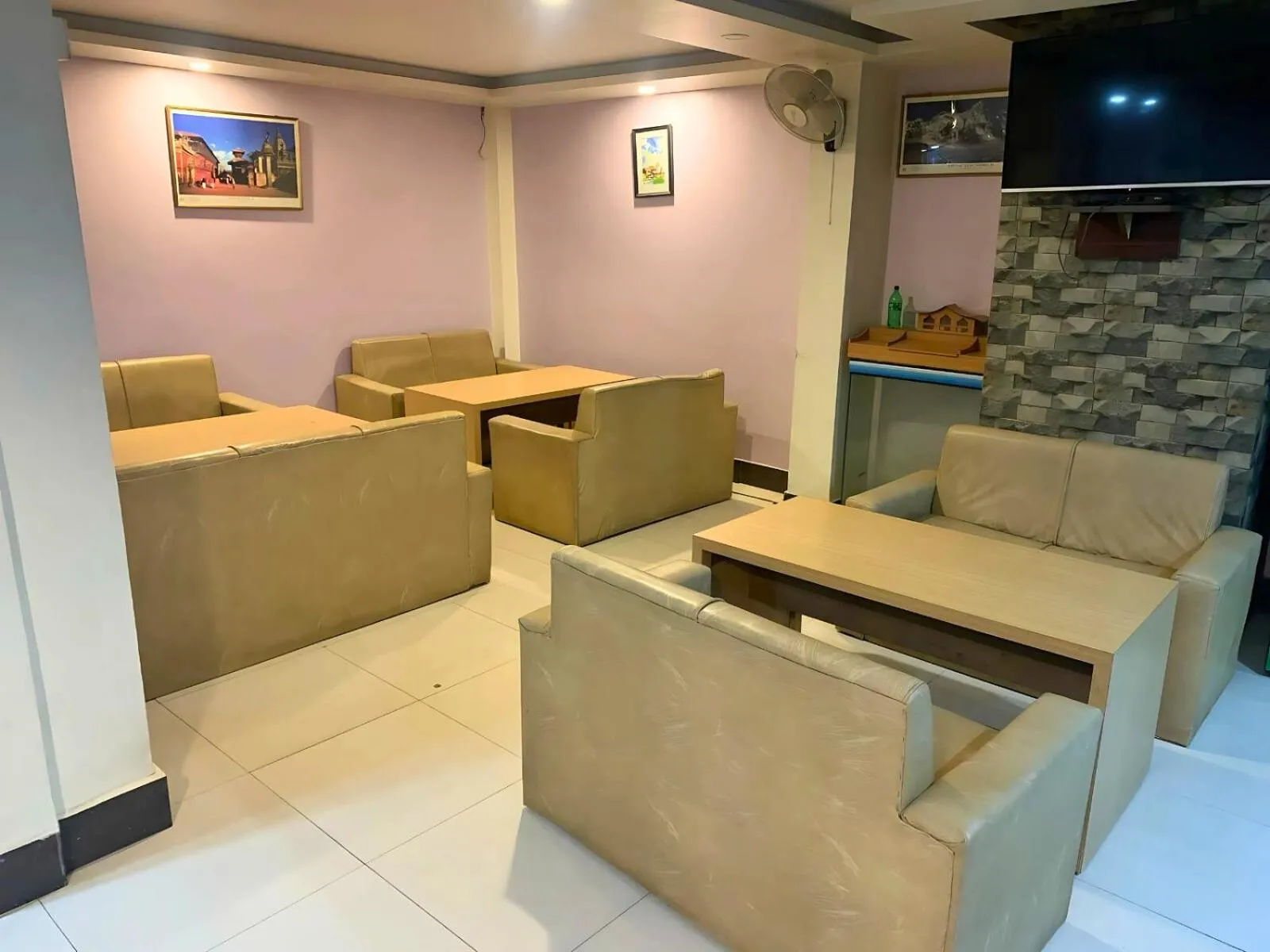 Lobby or reception in Rightway Hotel & Restaurant