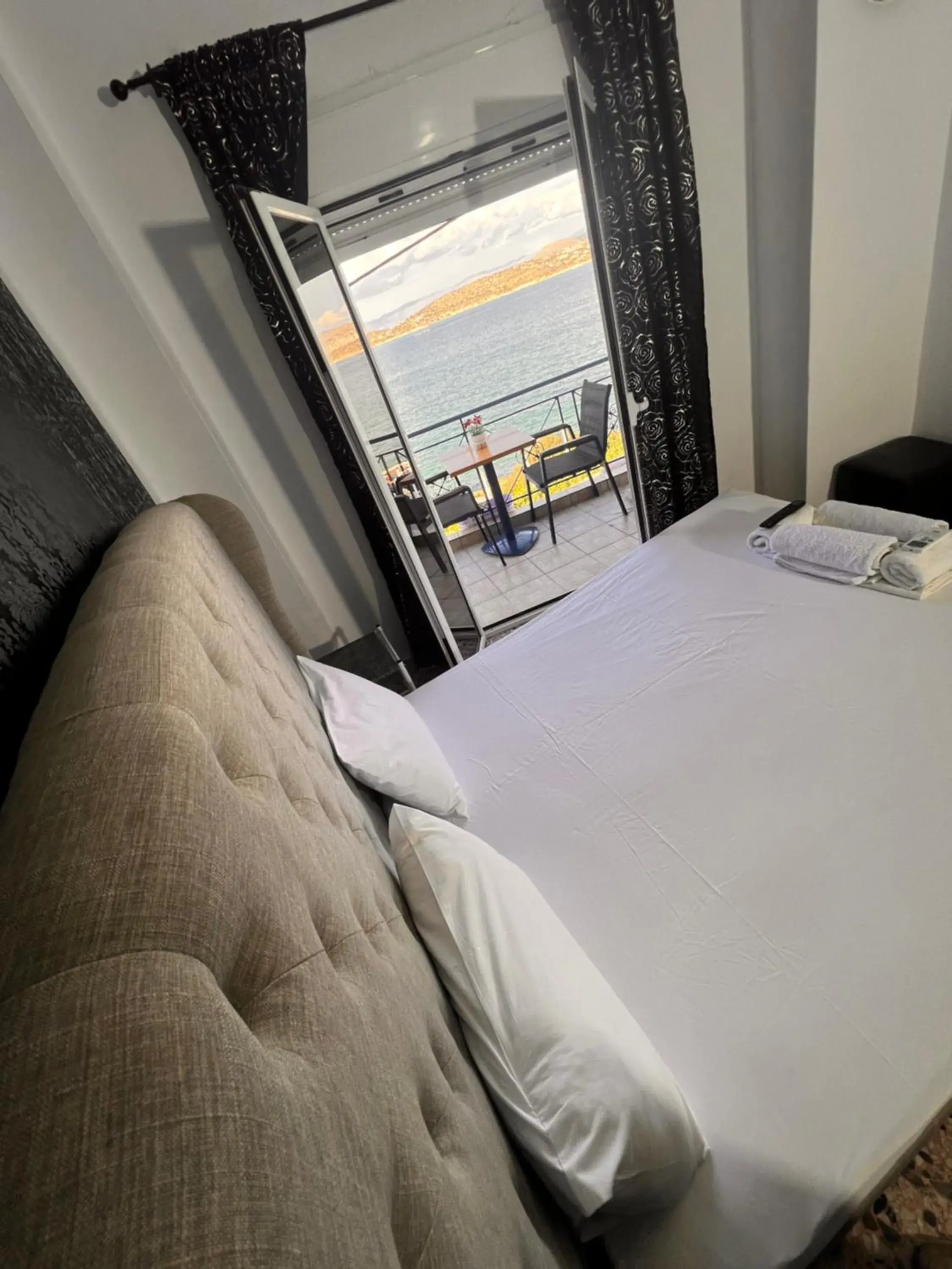 One-Bedroom Apartment with Balcony and Sea View in blue Hotel One-Bedroom Apartment with Balcony and Sea View in blue Hotel