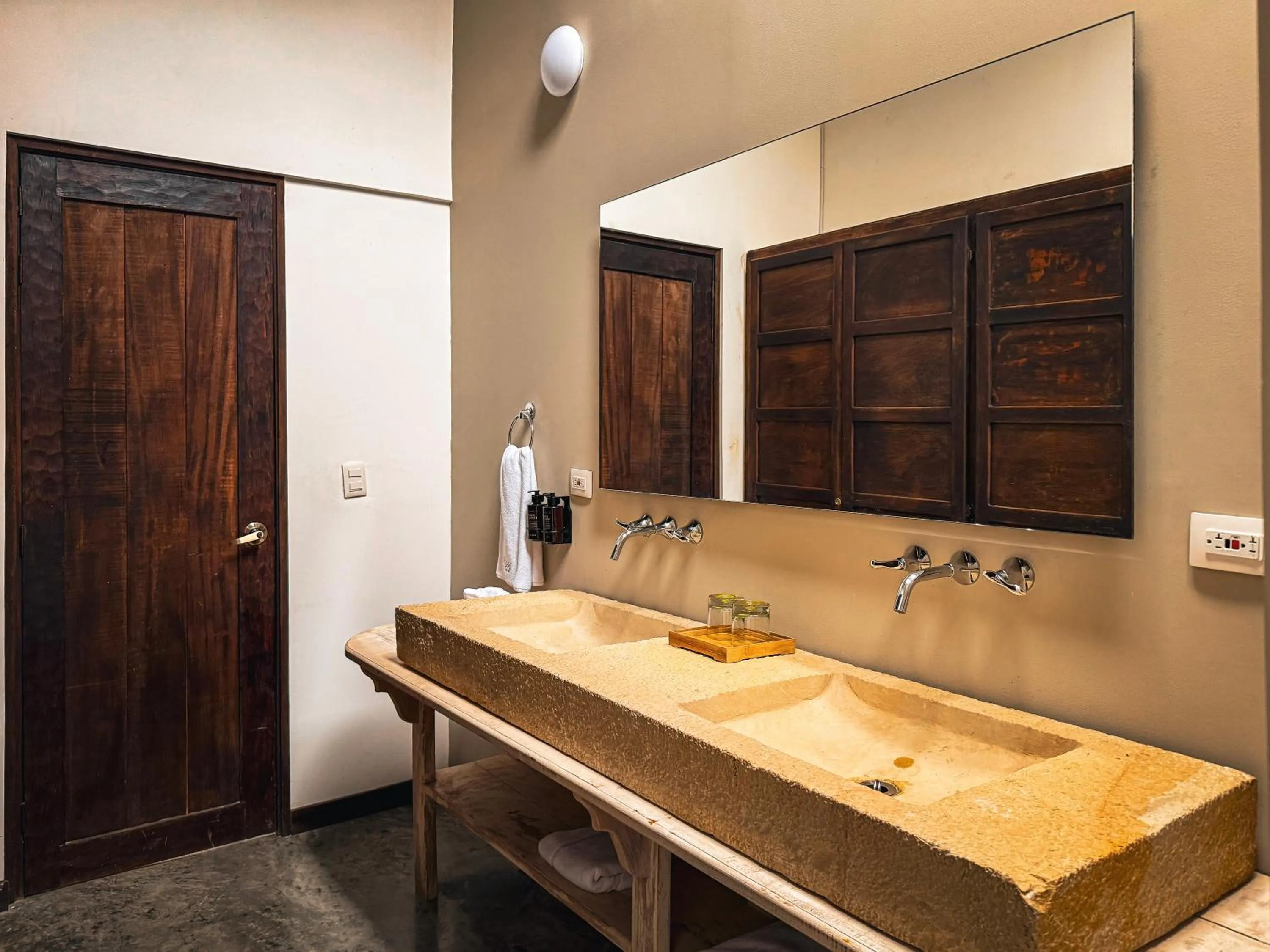 Bathroom in Tukki Ecolodge Hotel