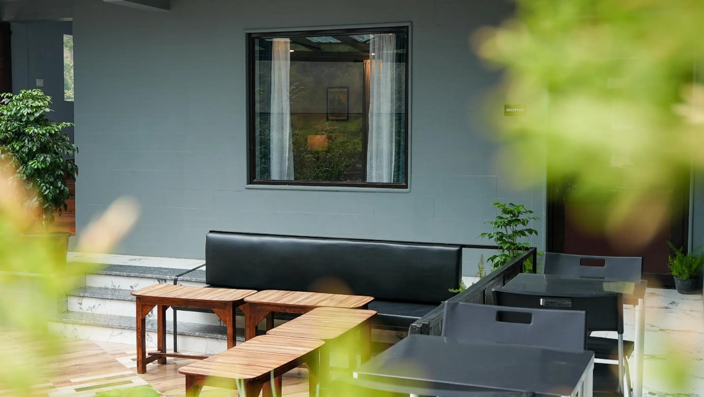 Patio in Sort By Stays, Kareri