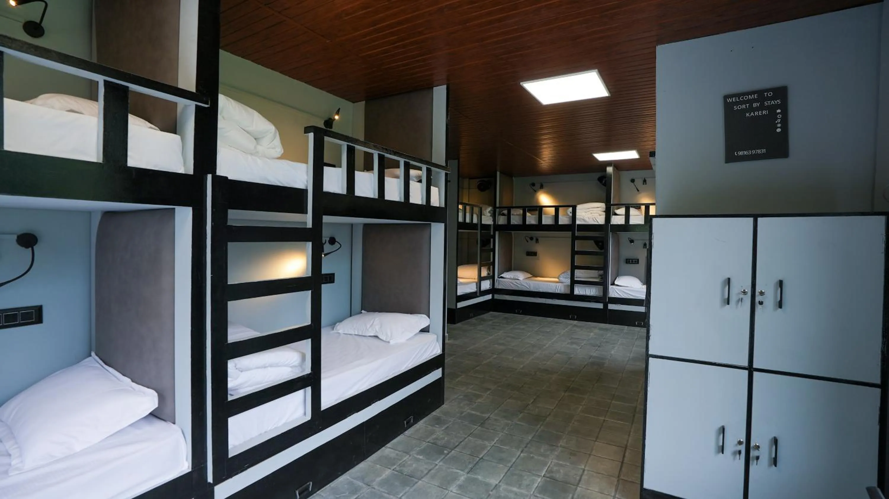 Photo of the whole room, Bed in Sort By Stays, Kareri