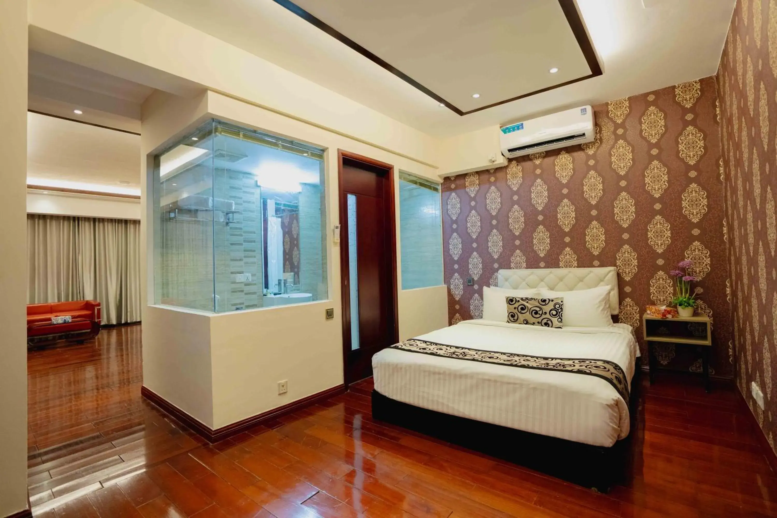 Shower, Bed in Royal Residence Dhaka Shower, Bed in Royal Residence Dhaka