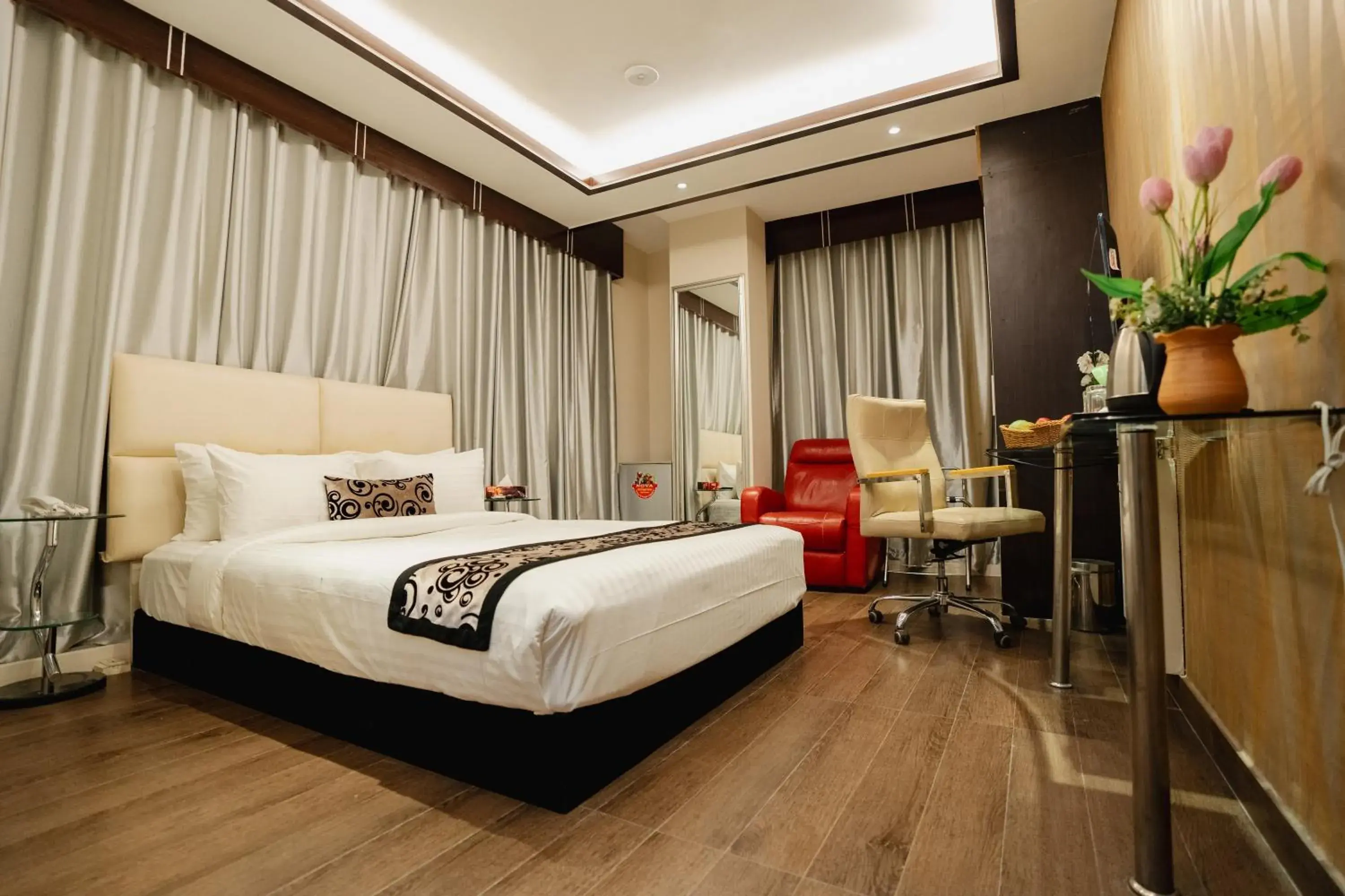 Toilet, Bed in Royal Residence Dhaka Toilet, Bed in Royal Residence Dhaka