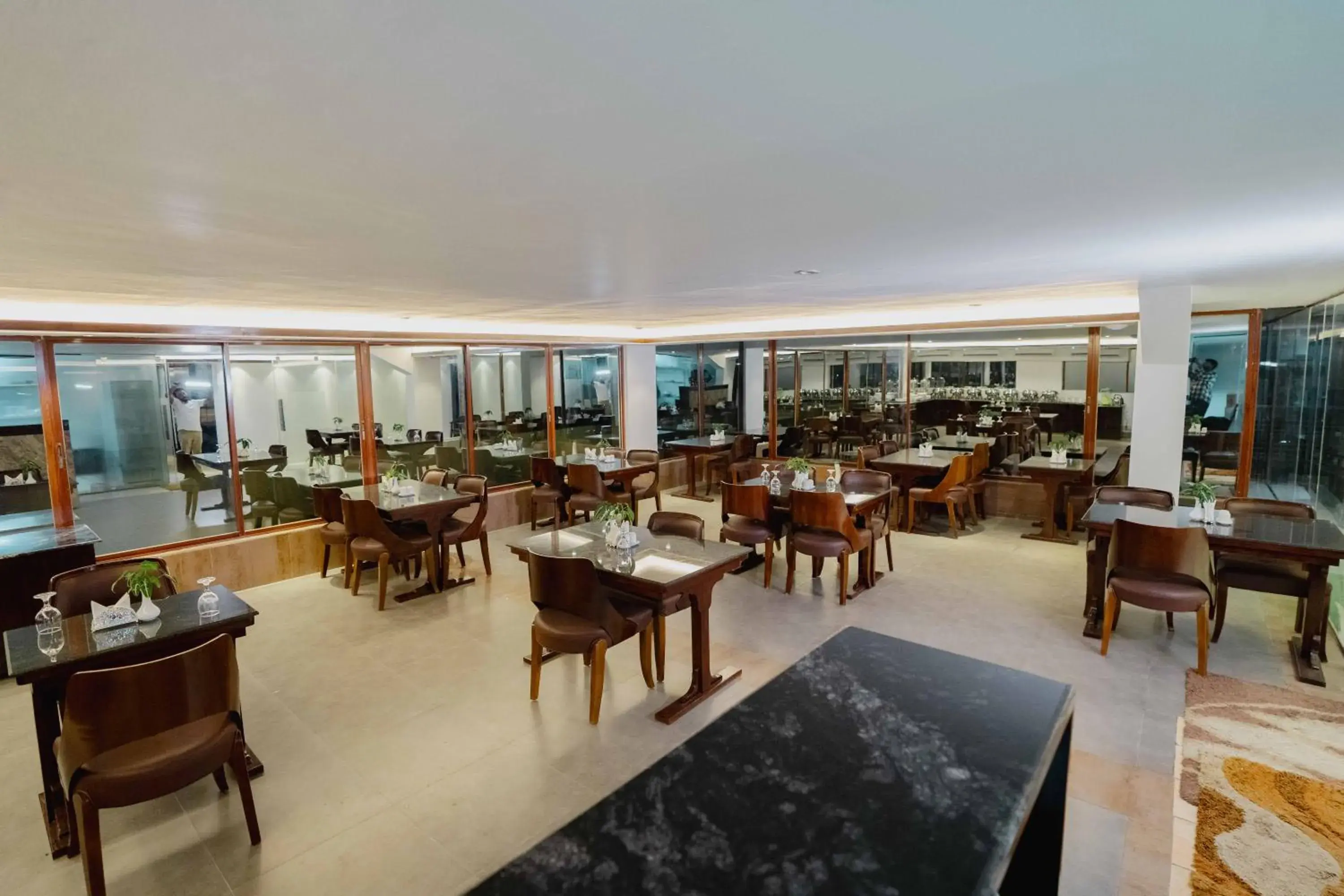 Restaurant/places to eat in Royal Residence Dhaka Restaurant/places to eat in Royal Residence Dhaka