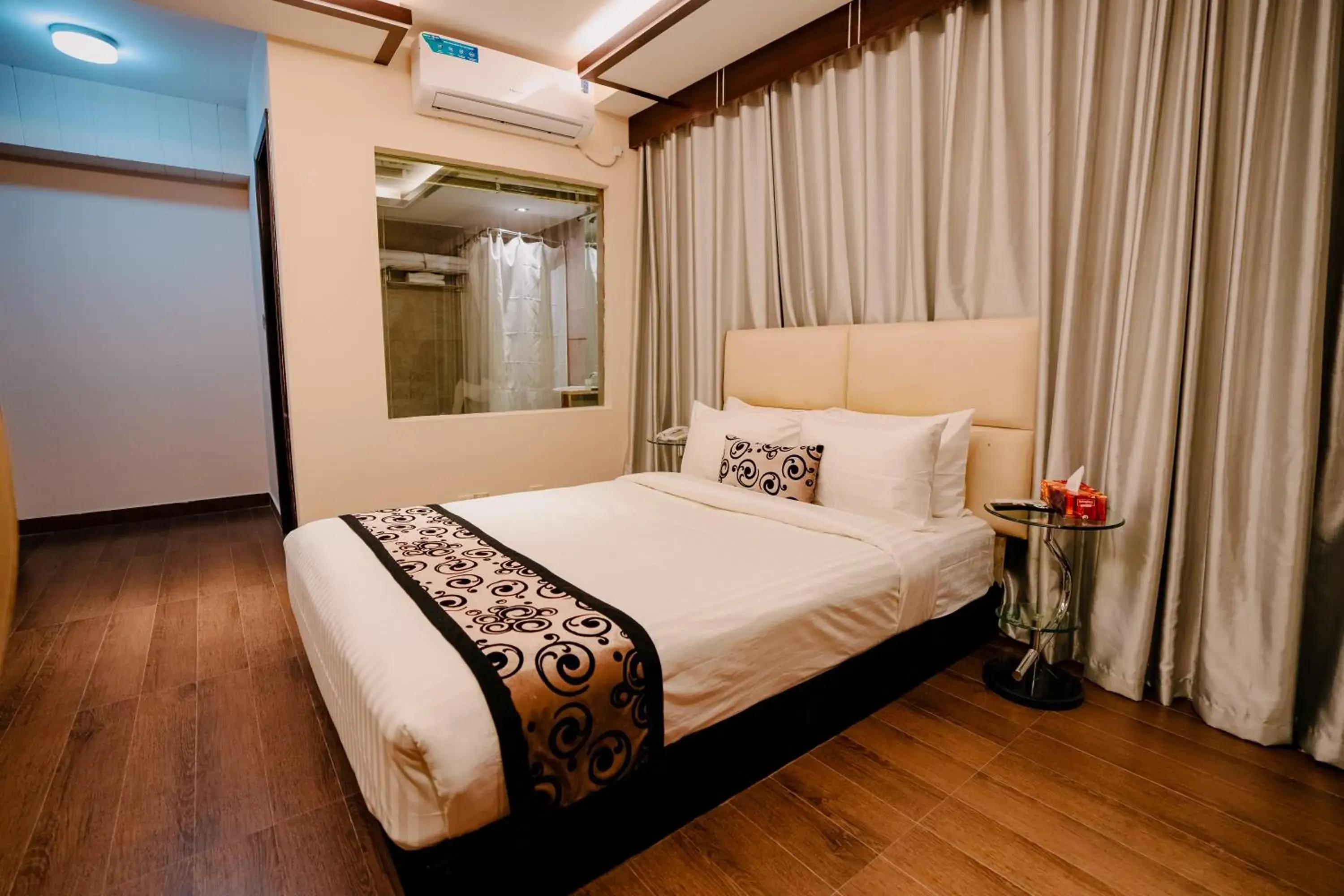 Property building, Bed in Royal Residence Dhaka Property building, Bed in Royal Residence Dhaka