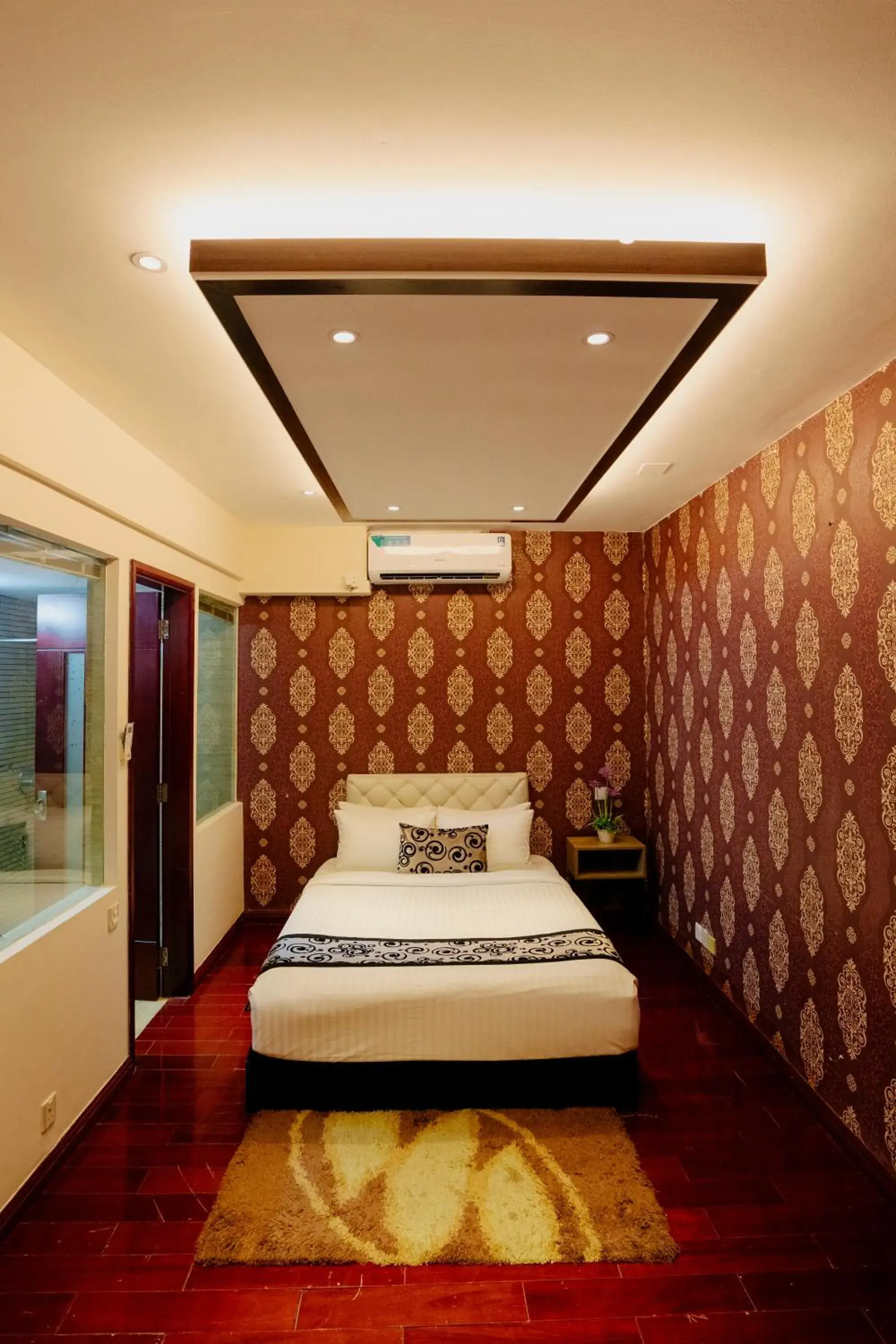 Bed in Royal Residence Dhaka Bed in Royal Residence Dhaka