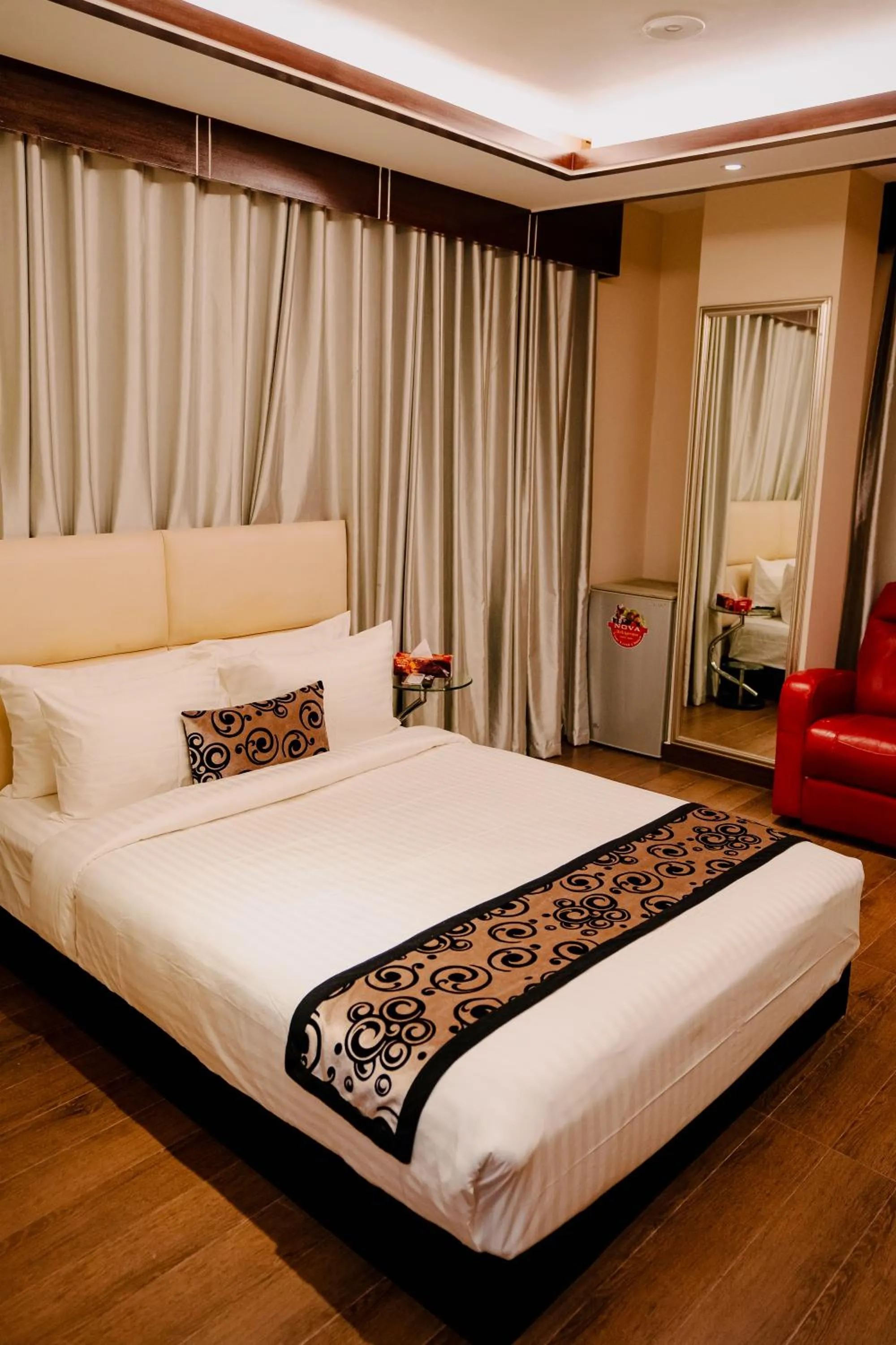 Shower, Bed in Royal Residence Dhaka