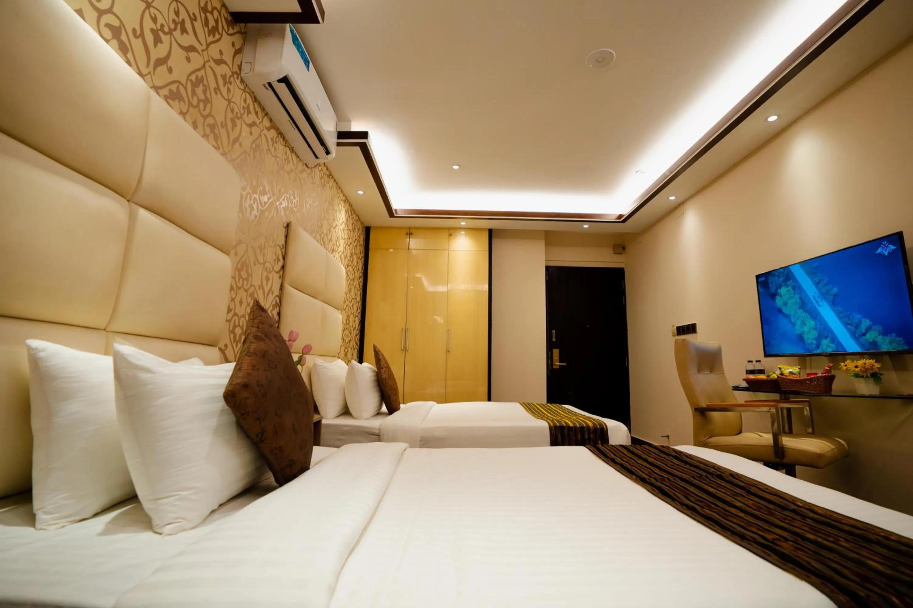 Property building, Bed in Royal Residence Dhaka