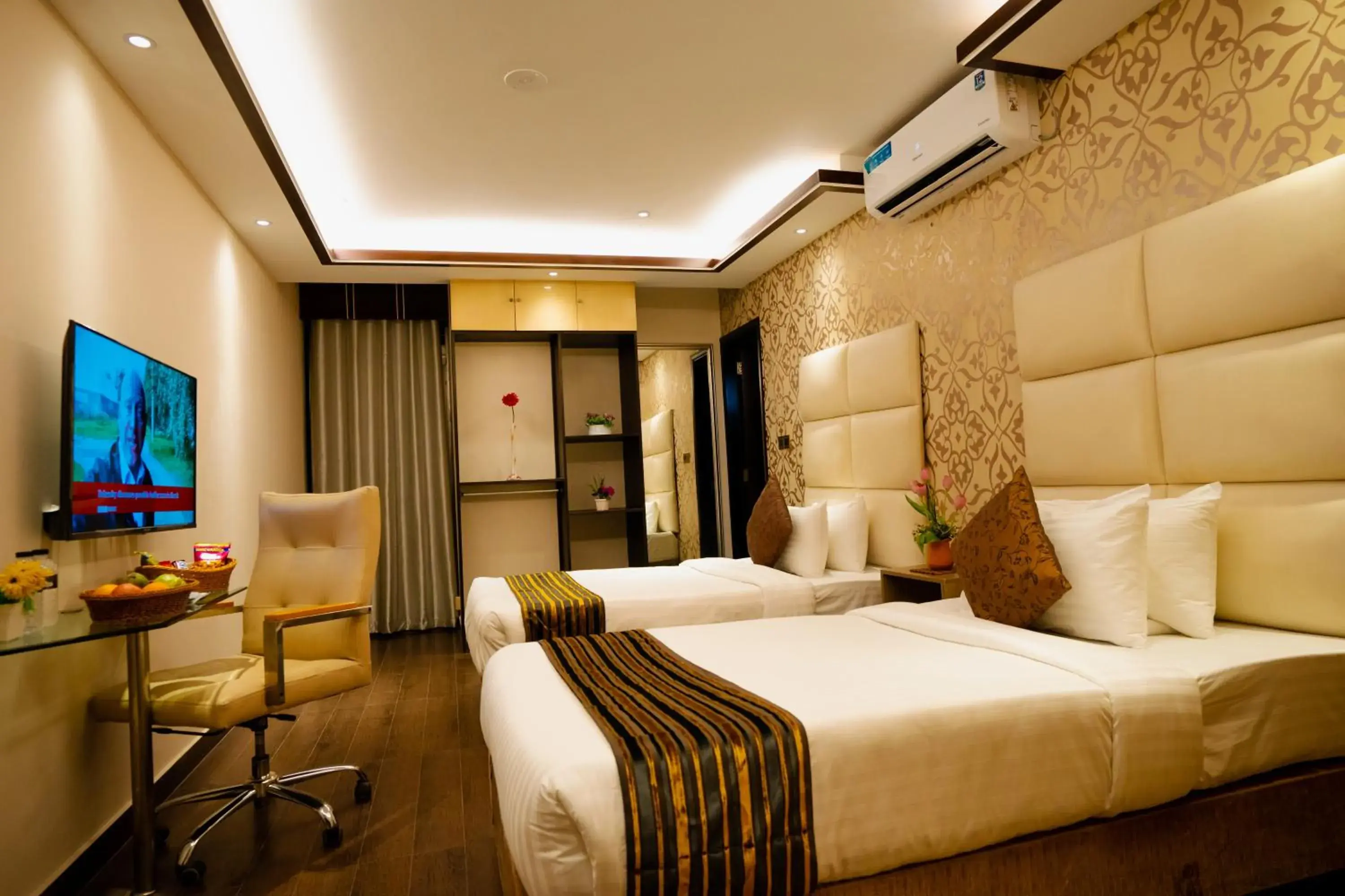 Property building, Bed in Royal Residence Dhaka Property building, Bed in Royal Residence Dhaka