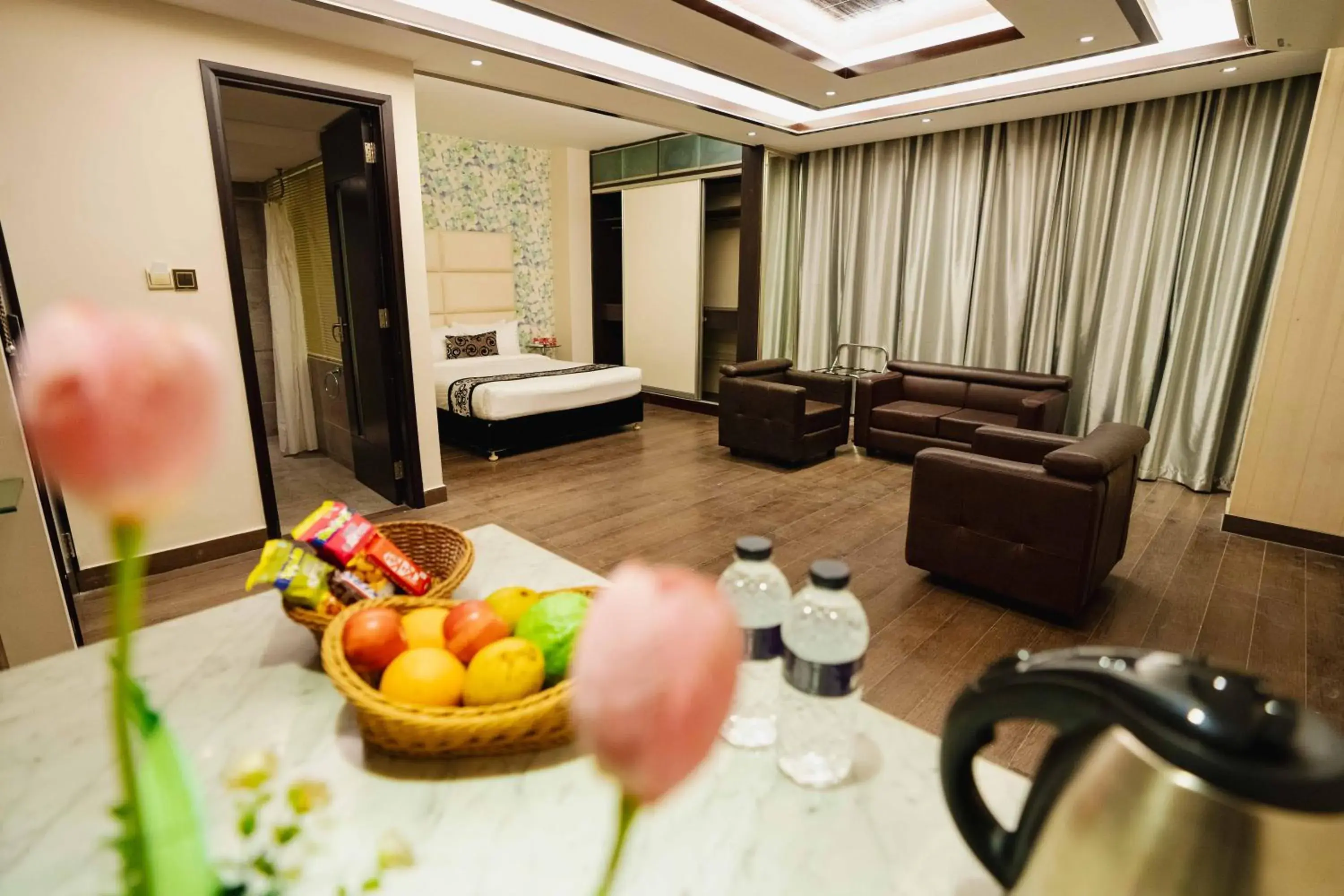 Restaurant/places to eat in Royal Residence Dhaka Restaurant/places to eat in Royal Residence Dhaka