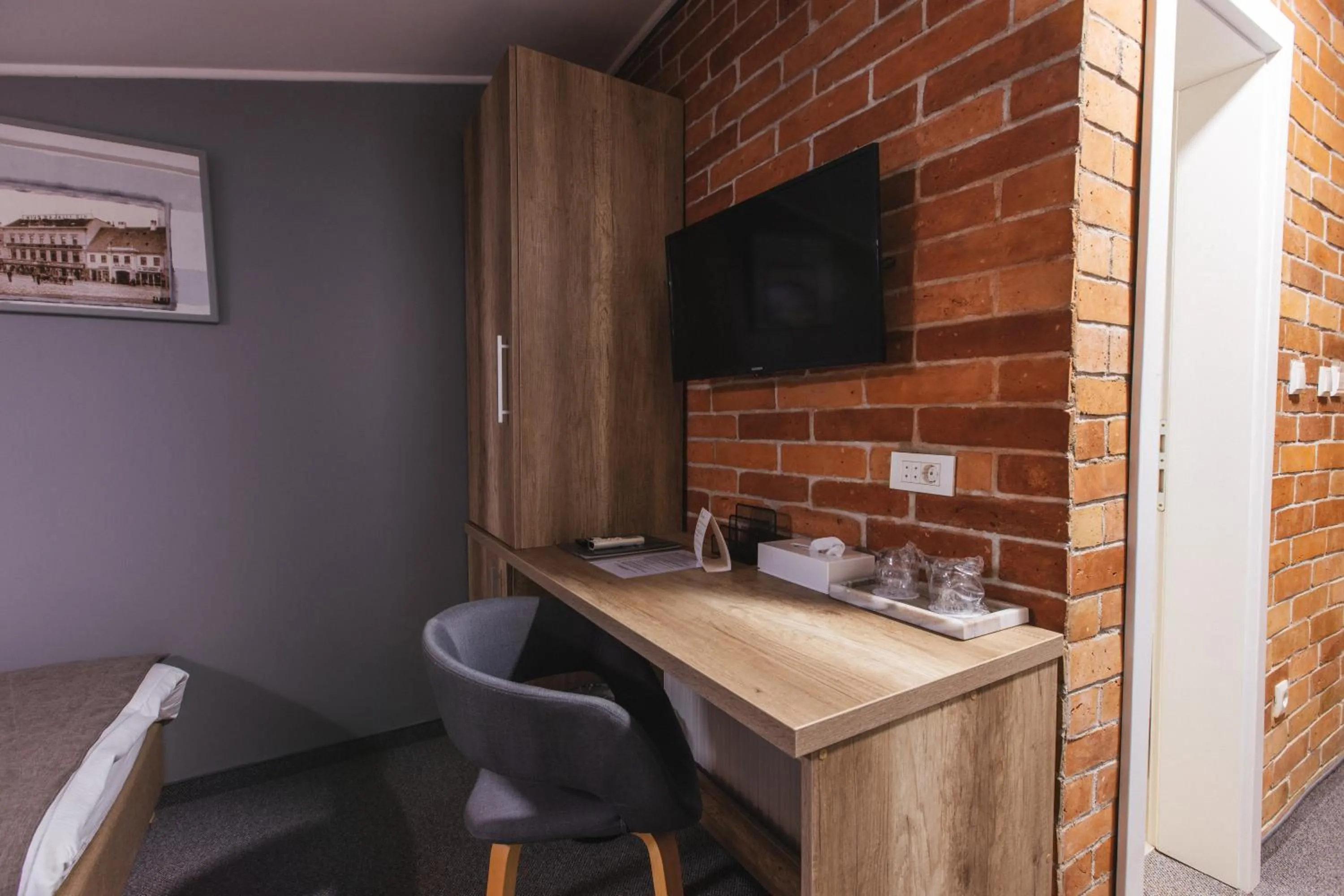 Superior dvokrevetna soba s bračnim krevetom – 105 ft² - single occupancy in Hotel Pansion Strossmayer No 1 - breakfast included