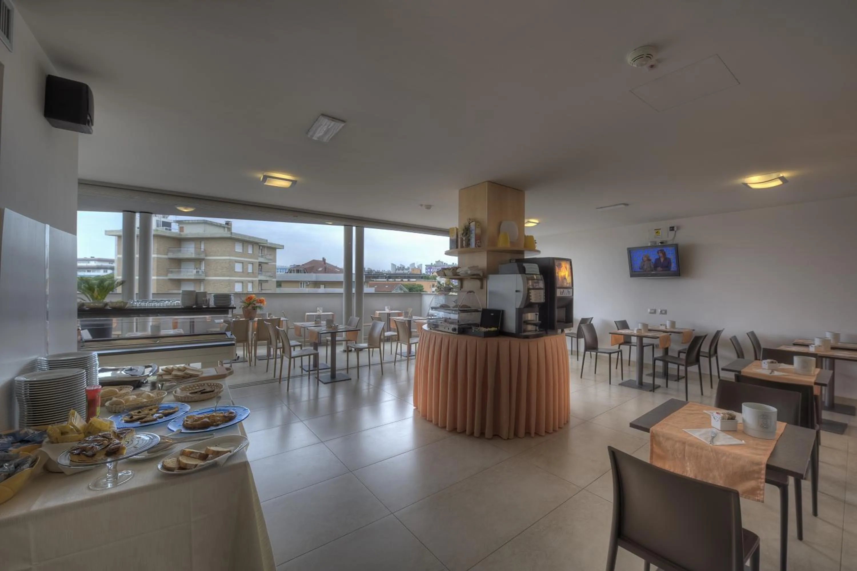 Restaurant/places to eat in Hotel Pasha