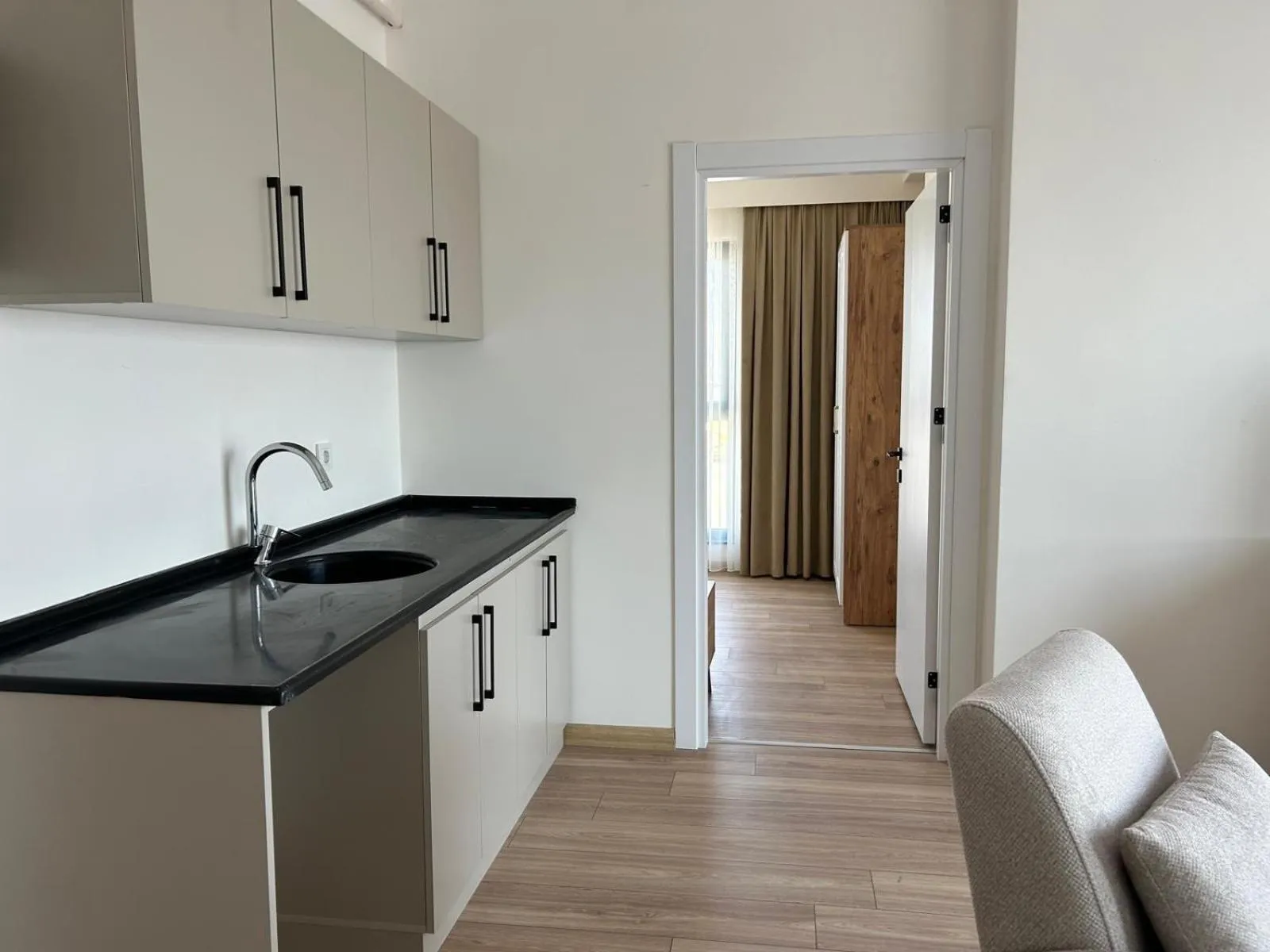 Kitchen or kitchenette in Petra Port Hotel