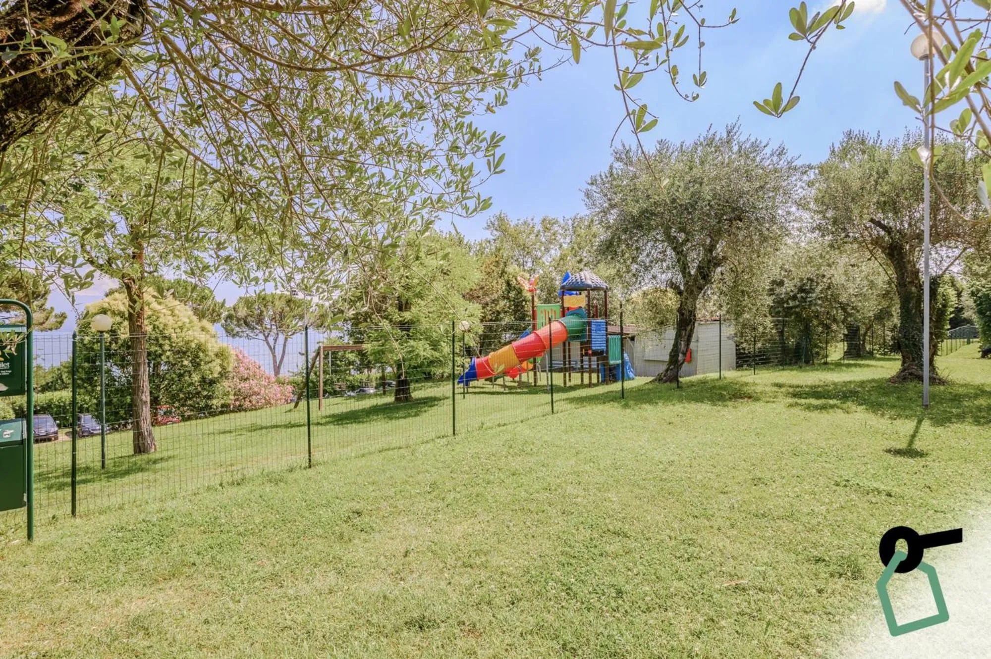 Garden in HOTIDAY Apartments Desenzano