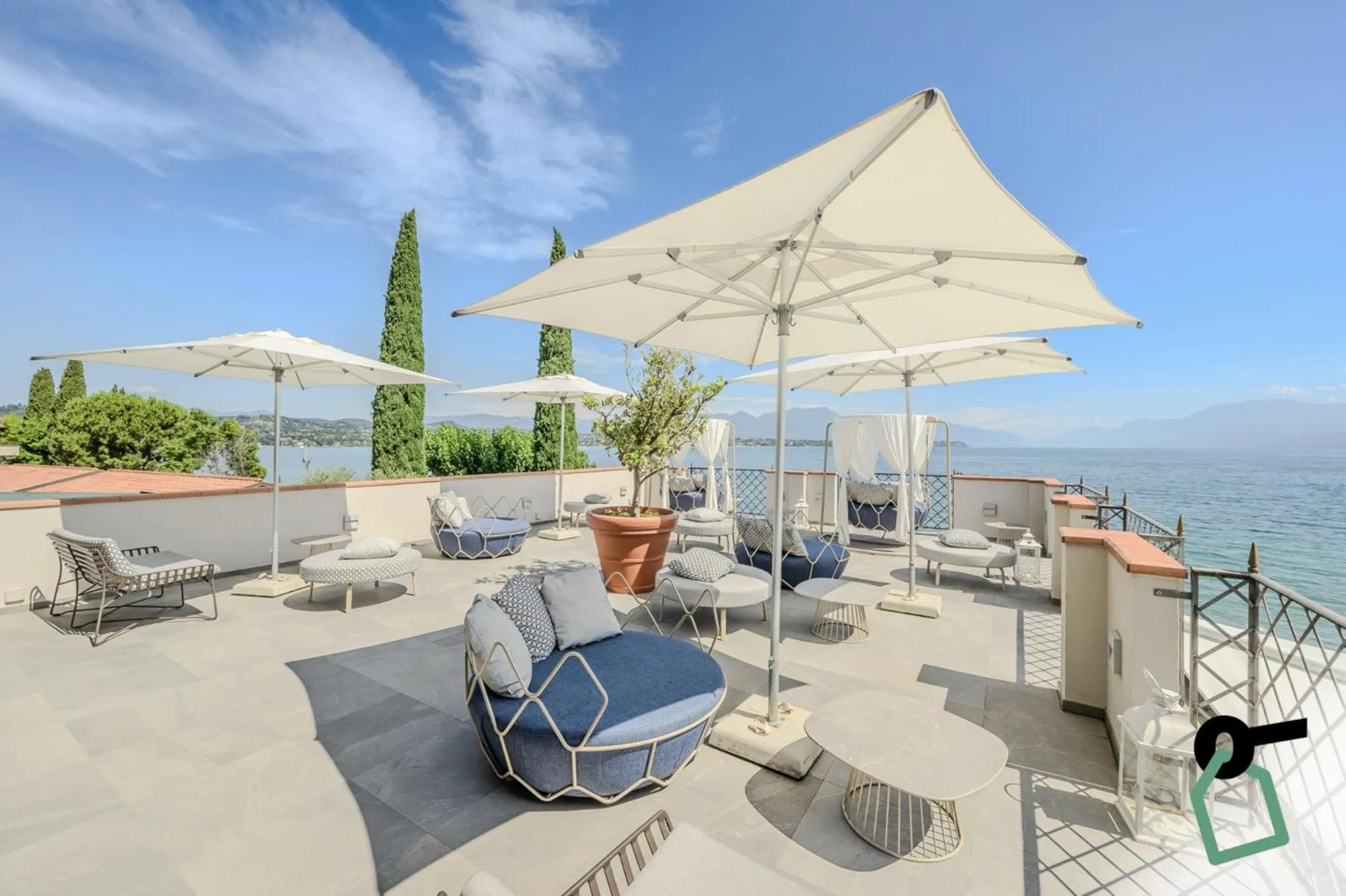 Lake view in HOTIDAY Apartments Desenzano