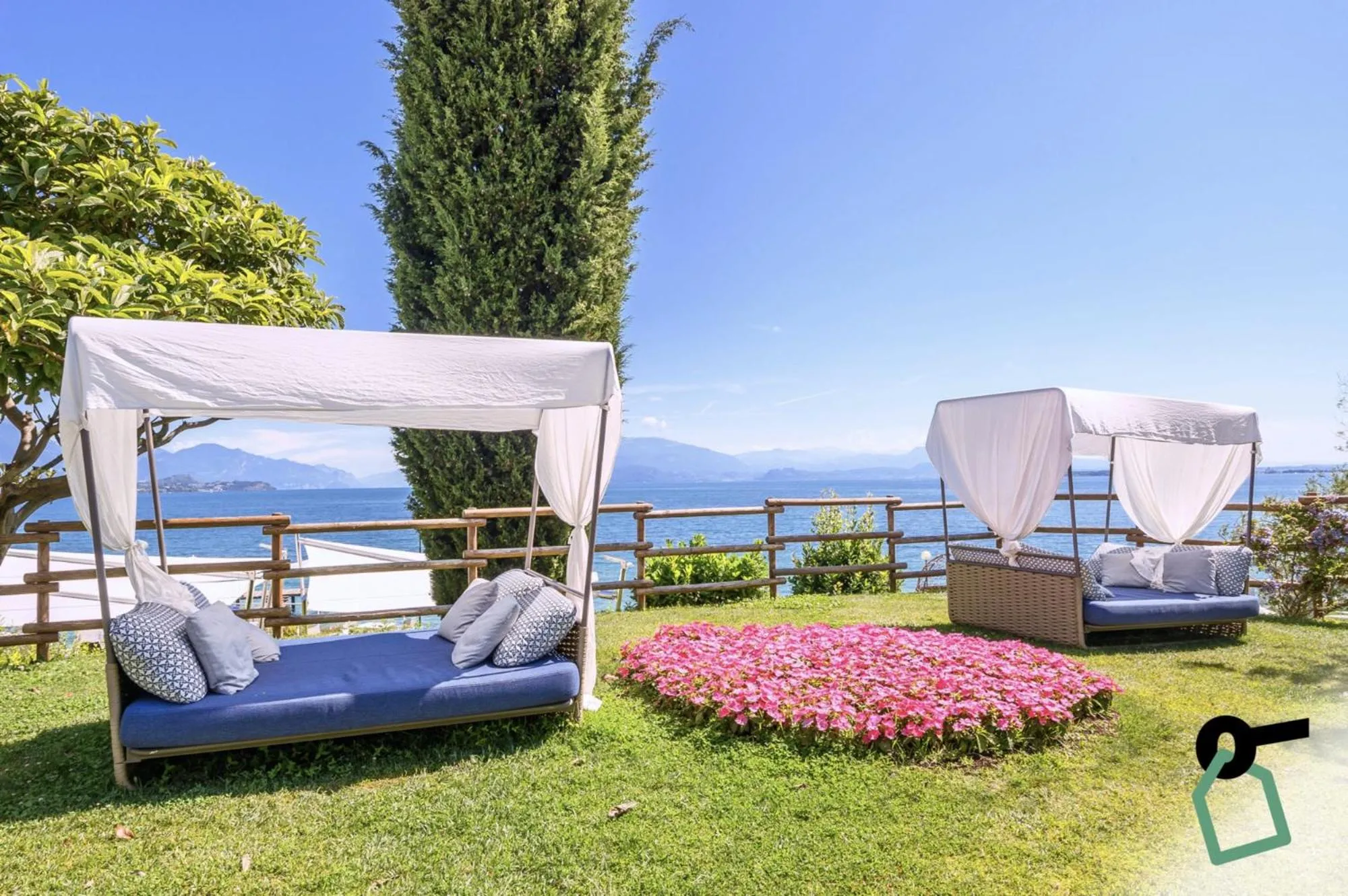 Lake view in HOTIDAY Apartments Desenzano