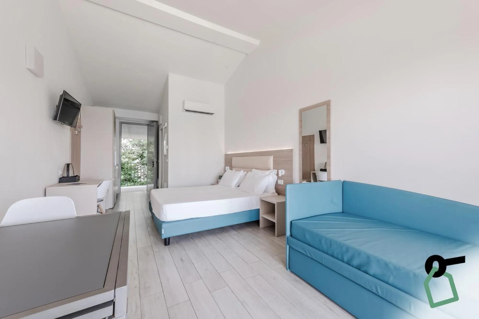 Photo of the whole room, Bed in HOTIDAY Apartments Desenzano