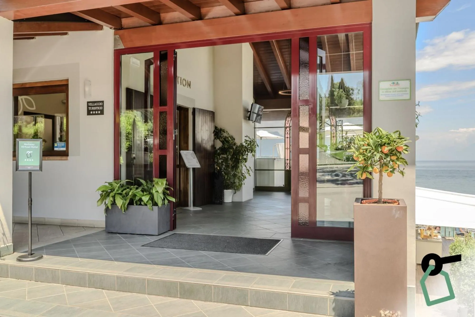 Facade/entrance in HOTIDAY Apartments Desenzano