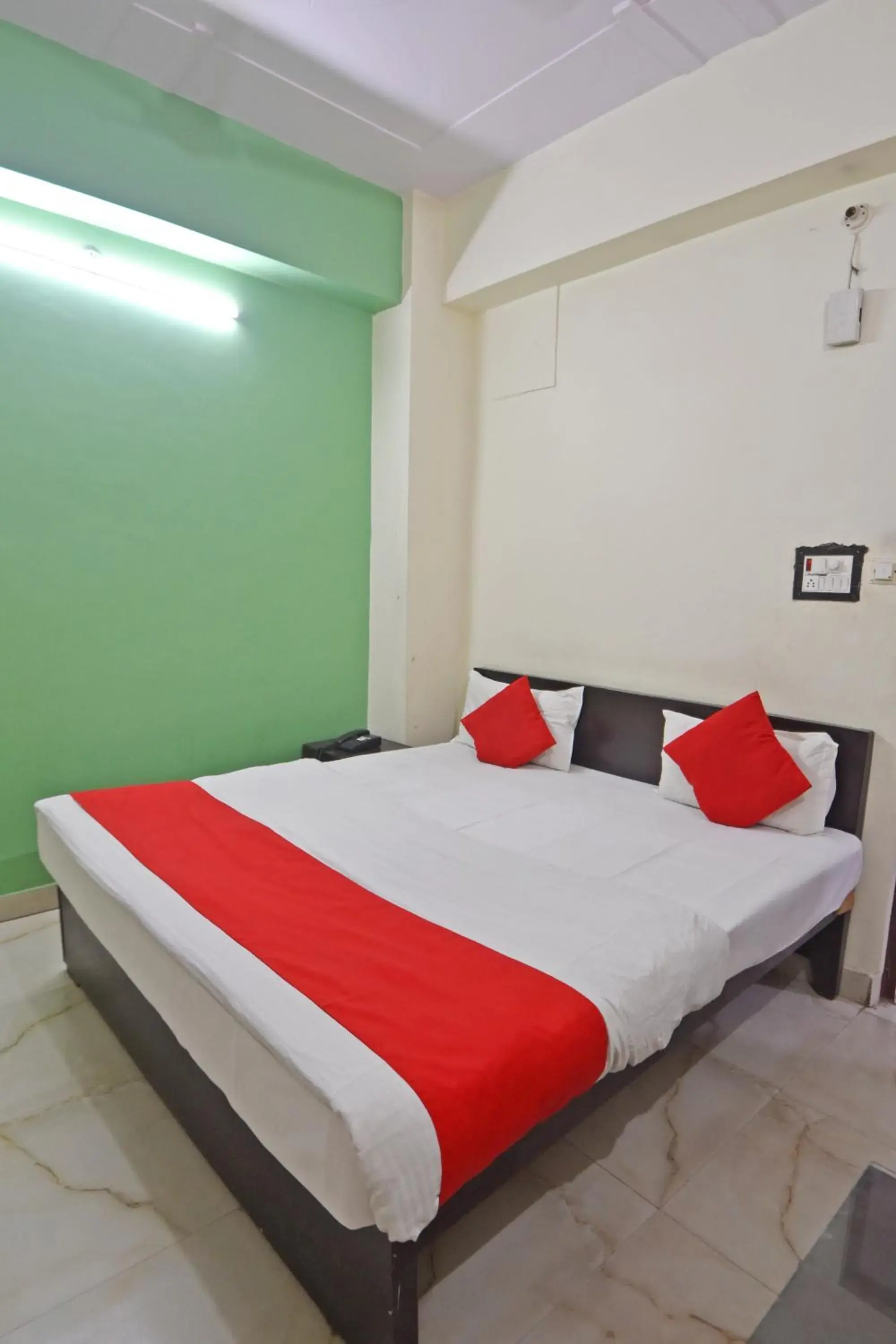 Double Room - single occupancy in Hotel Maharaja Palace Double Room - single occupancy in Hotel Maharaja Palace