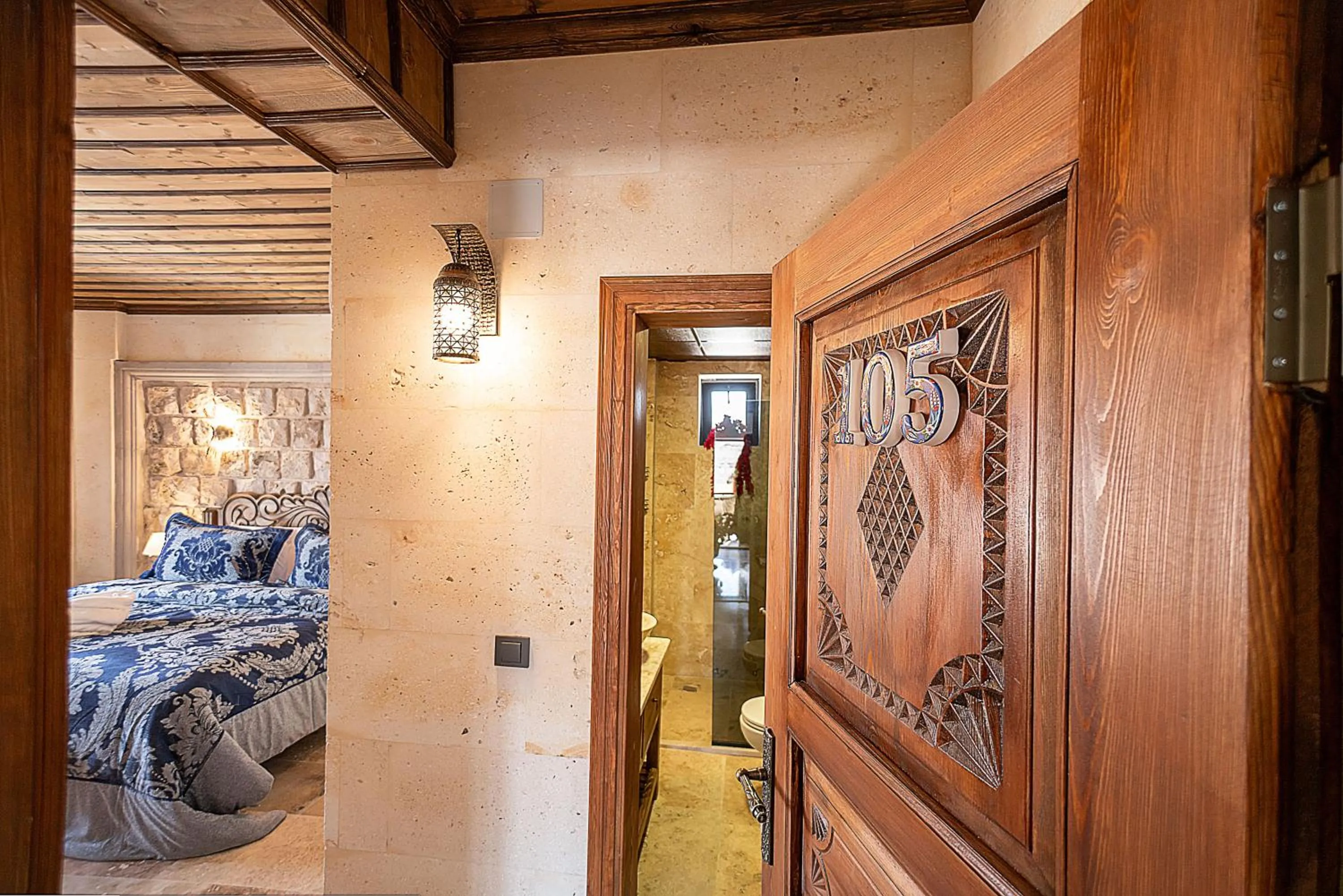 Shower, Bed in Abra Stone House