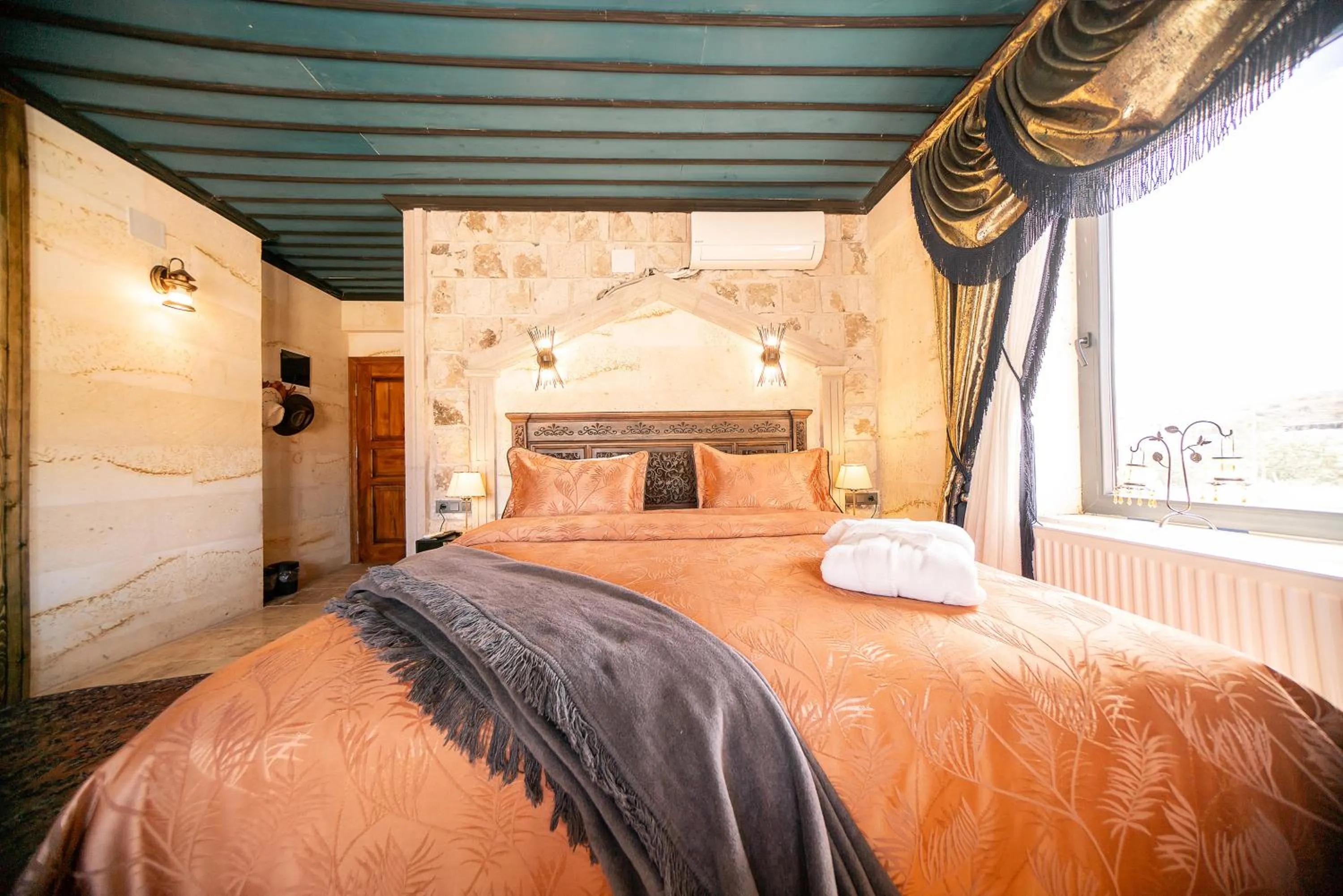 Bed in Abra Stone House