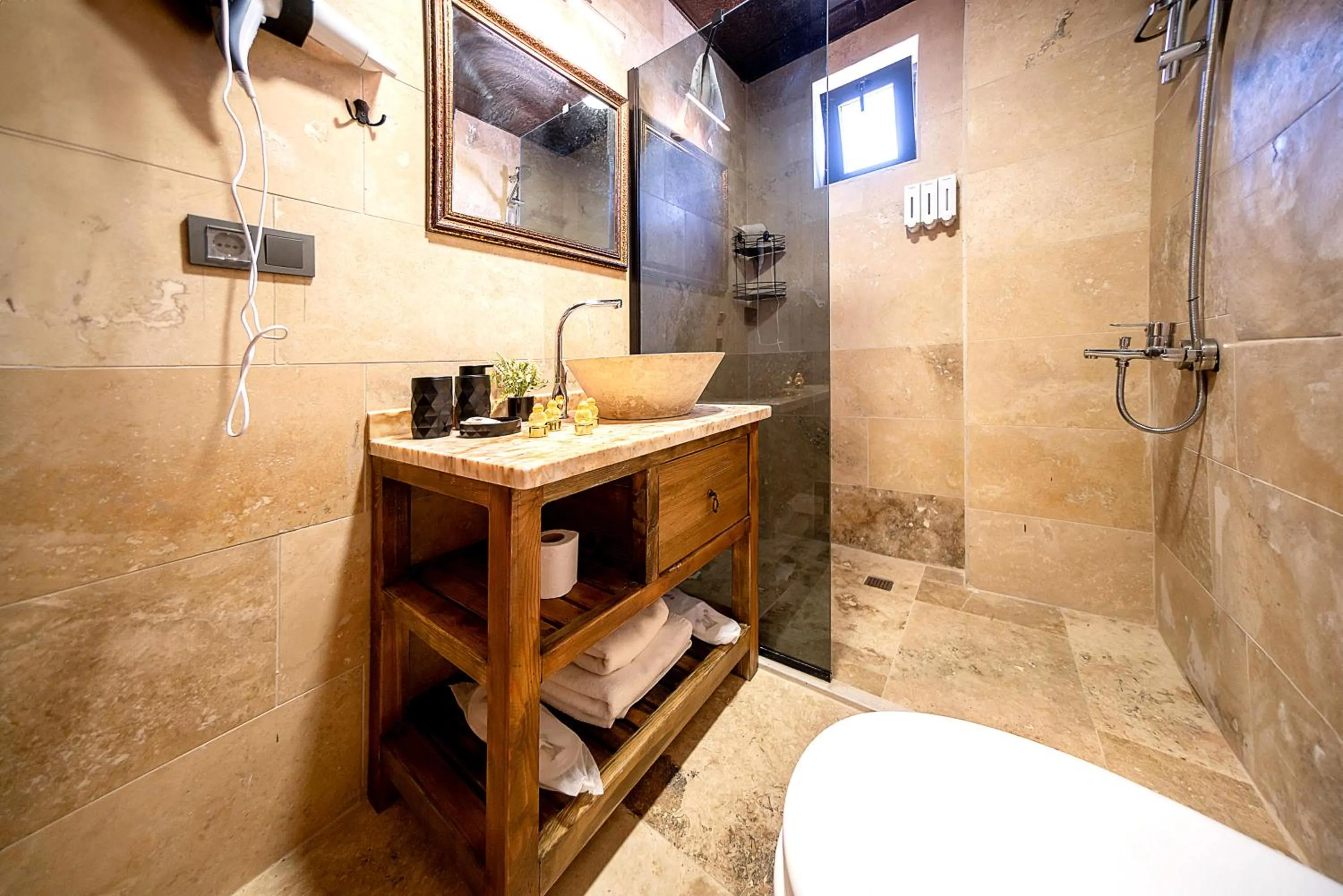 Shower in Abra Stone House