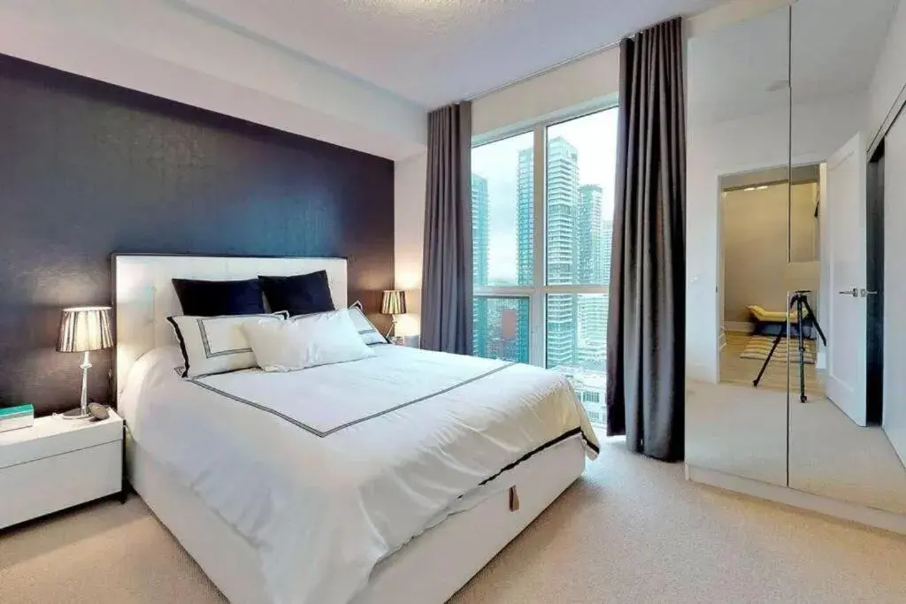 Two-Bedroom Suite in Skyline Suites - Walk to MTCC, ACC, Rogers Centre & Entertainment District Two-Bedroom Suite in Skyline Suites - Walk to MTCC, ACC, Rogers Centre & Entertainment District