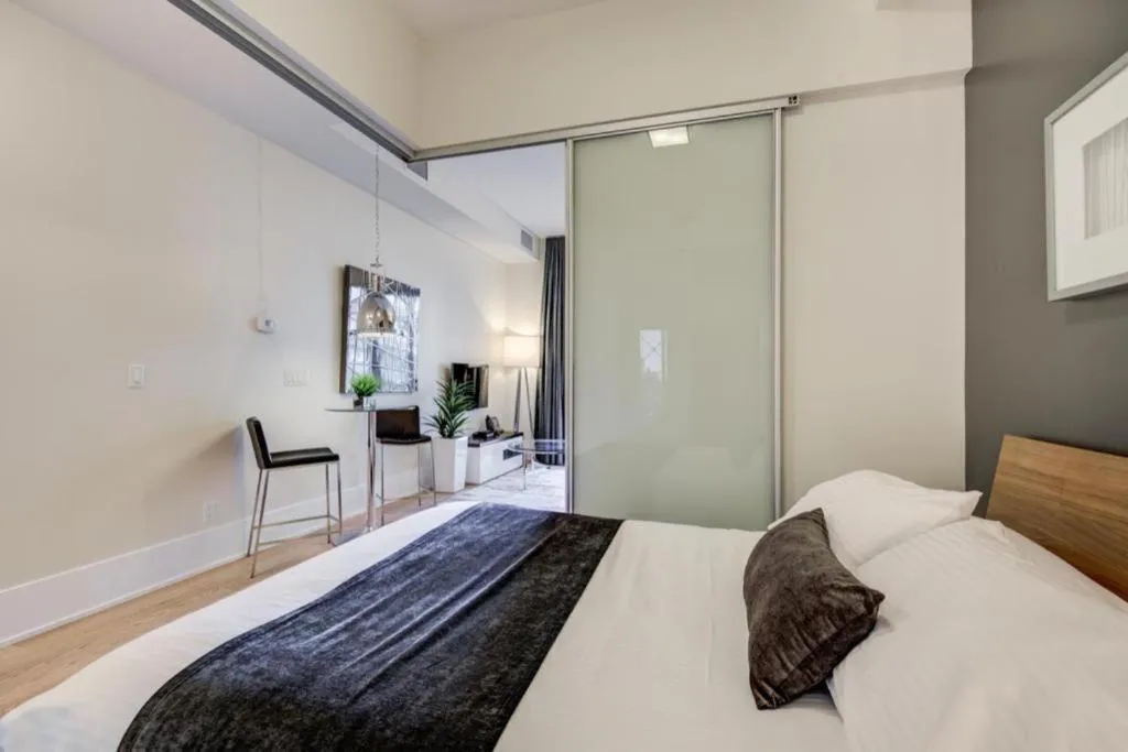 Bedroom, Bed in Skyline Suites - Walk to MTCC, ACC, Rogers Centre & Entertainment District