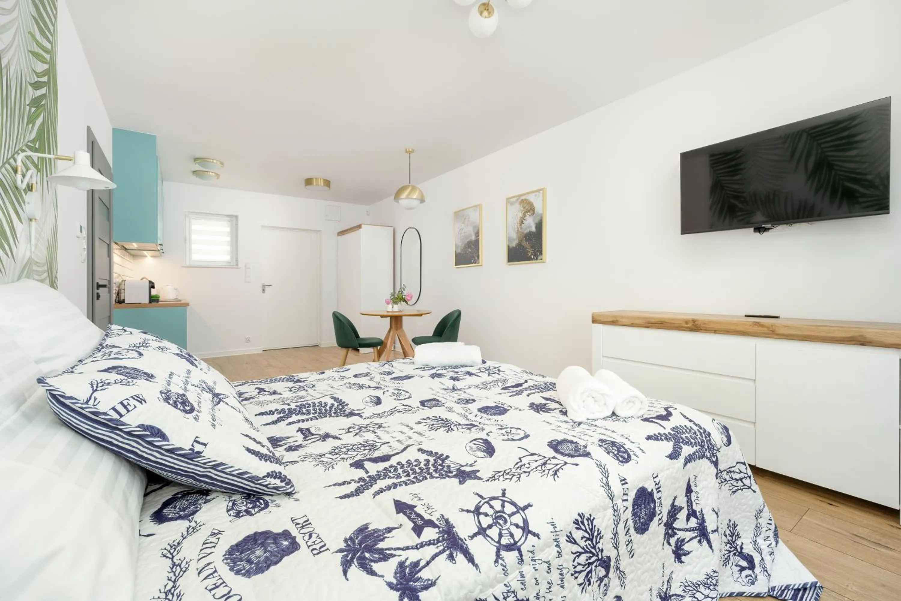 TV and multimedia, Bed in Akwamaryn Apartamenty