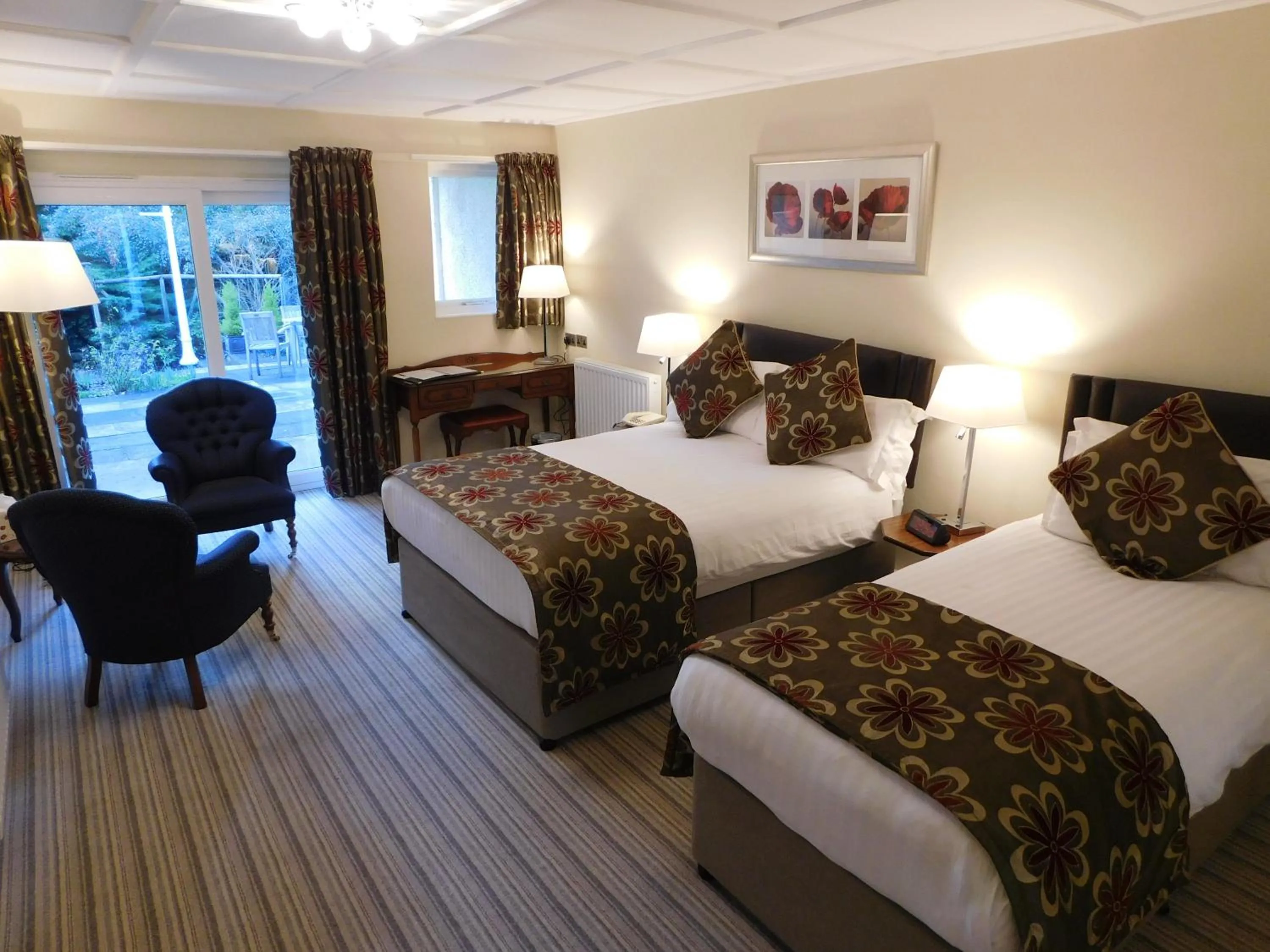 Photo of the whole room, Bed in Burn How Garden Hotel - Bowness on Windermere