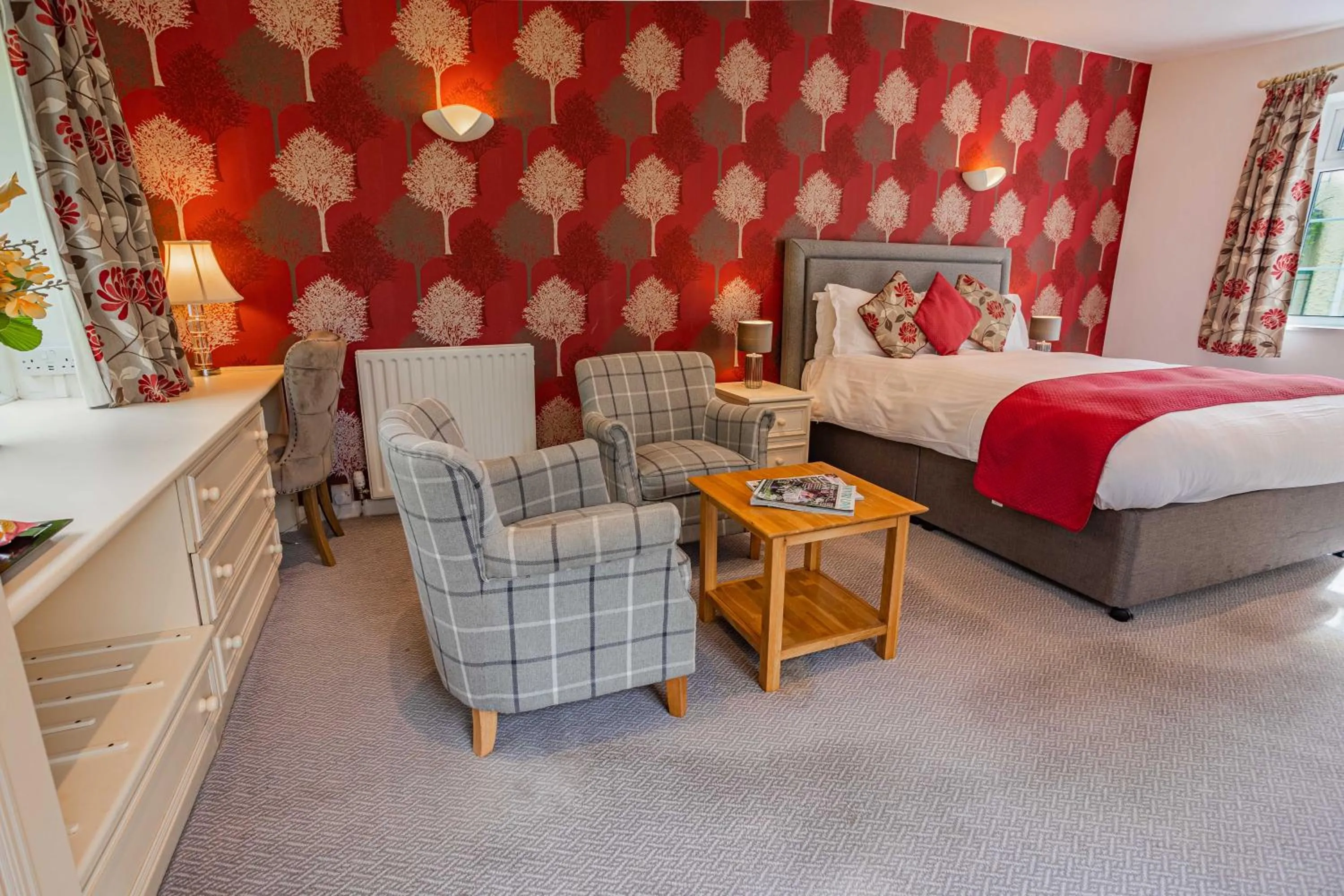 Photo of the whole room, Bed in Burn How Garden Hotel - Bowness on Windermere