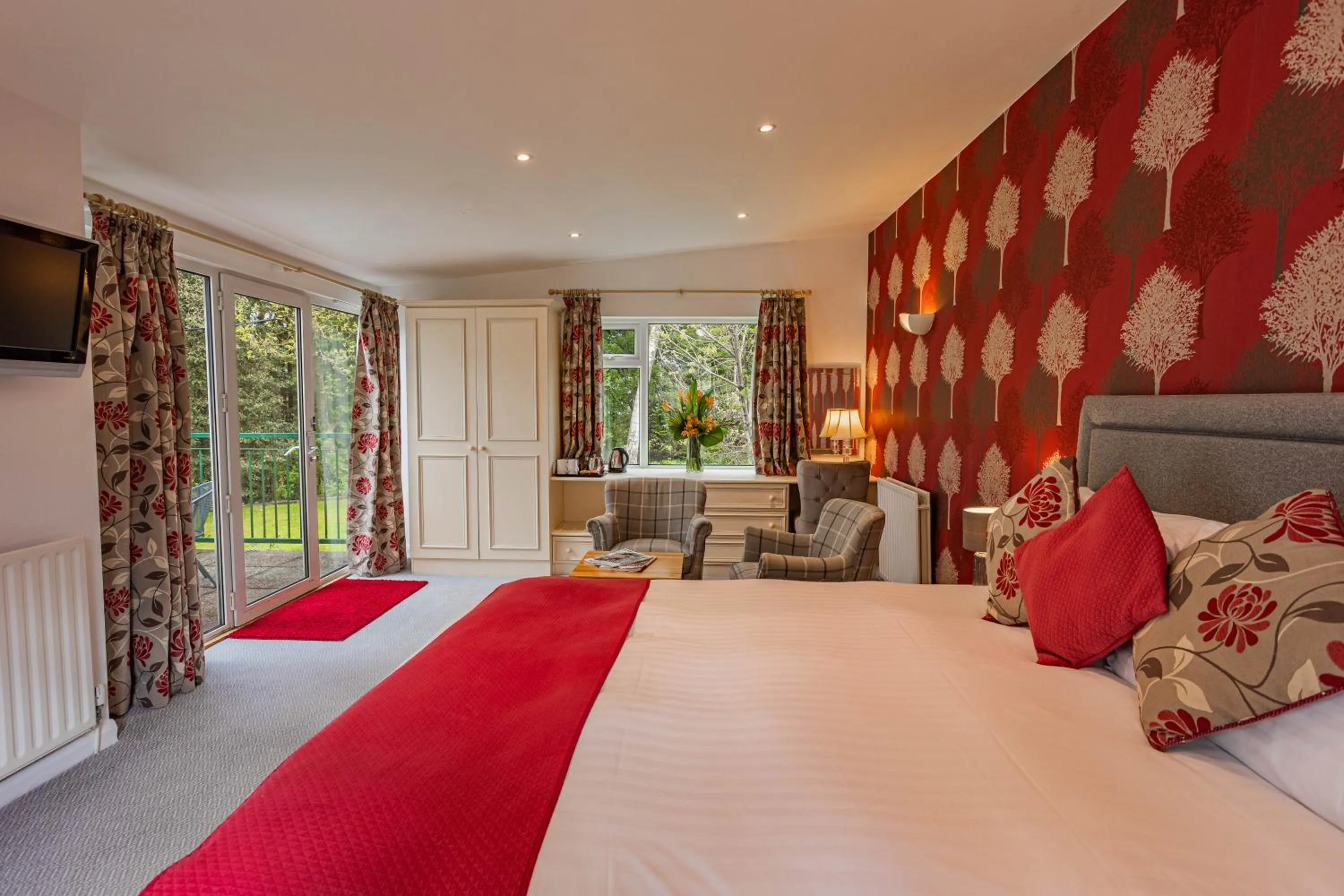 Bedroom, Bed in Burn How Garden Hotel - Bowness on Windermere