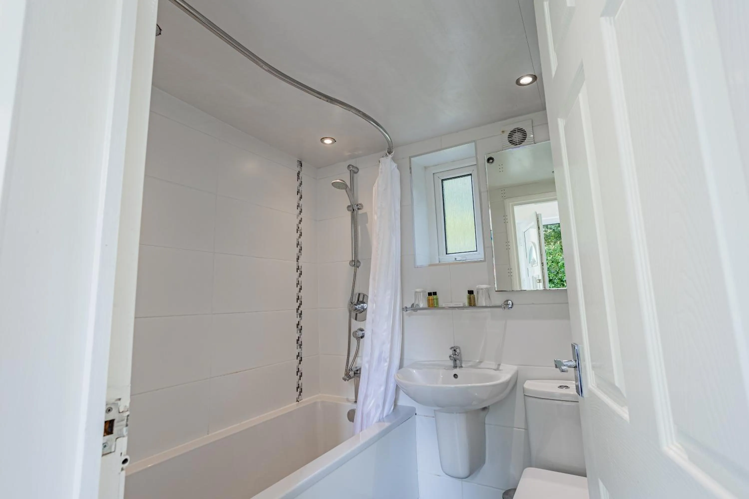 Bathroom in Burn How Garden Hotel - Bowness on Windermere