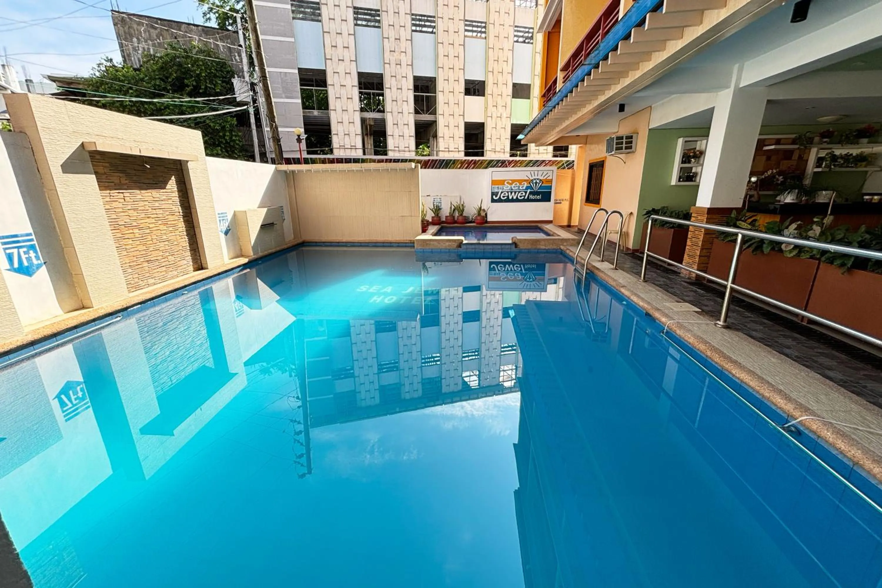 Swimming pool in Sea Jewel Hotel Puerto Galera powered by Cocotel