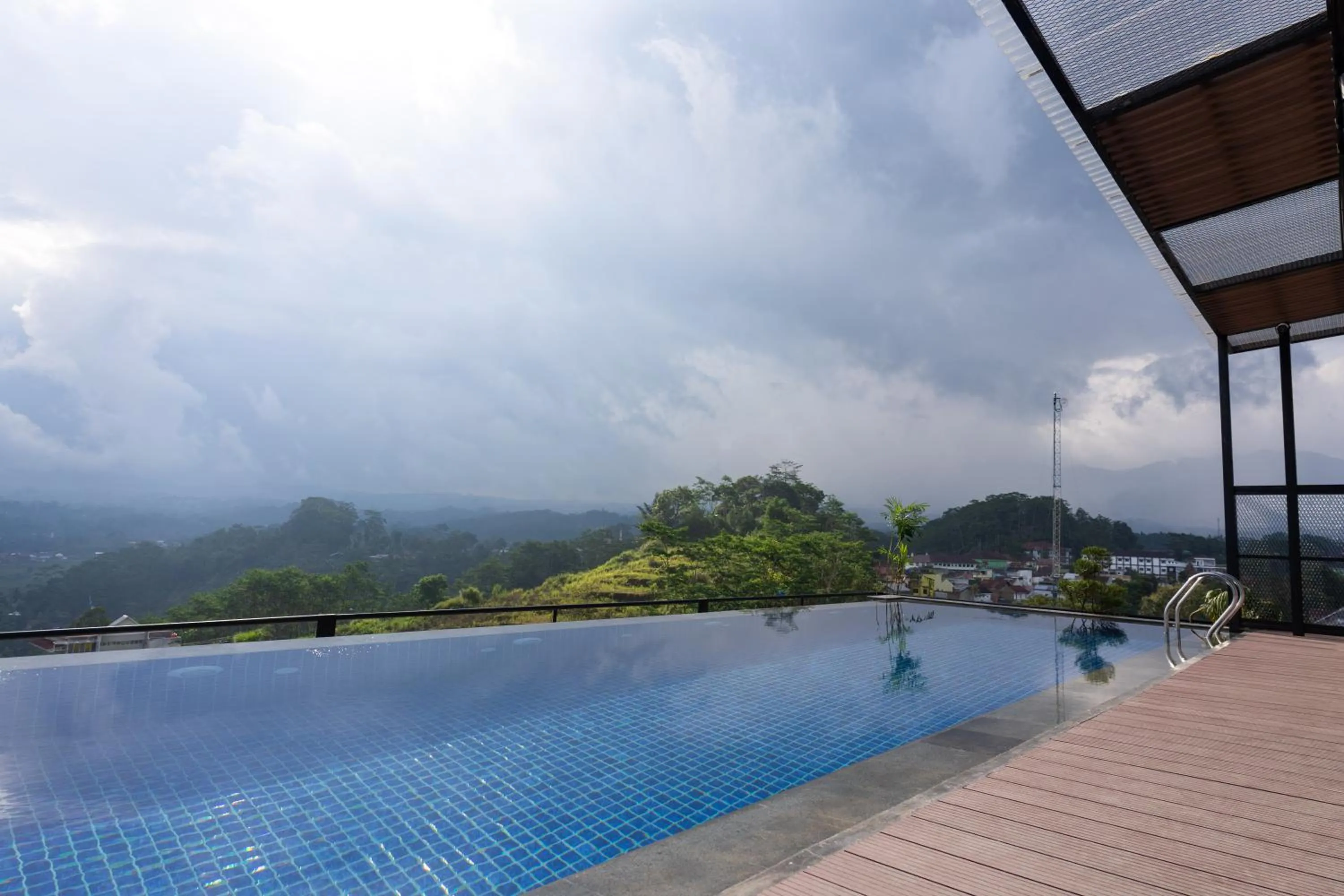 Swimming pool in Eagle Hotel Wonosobo, Azana Hotels Collection