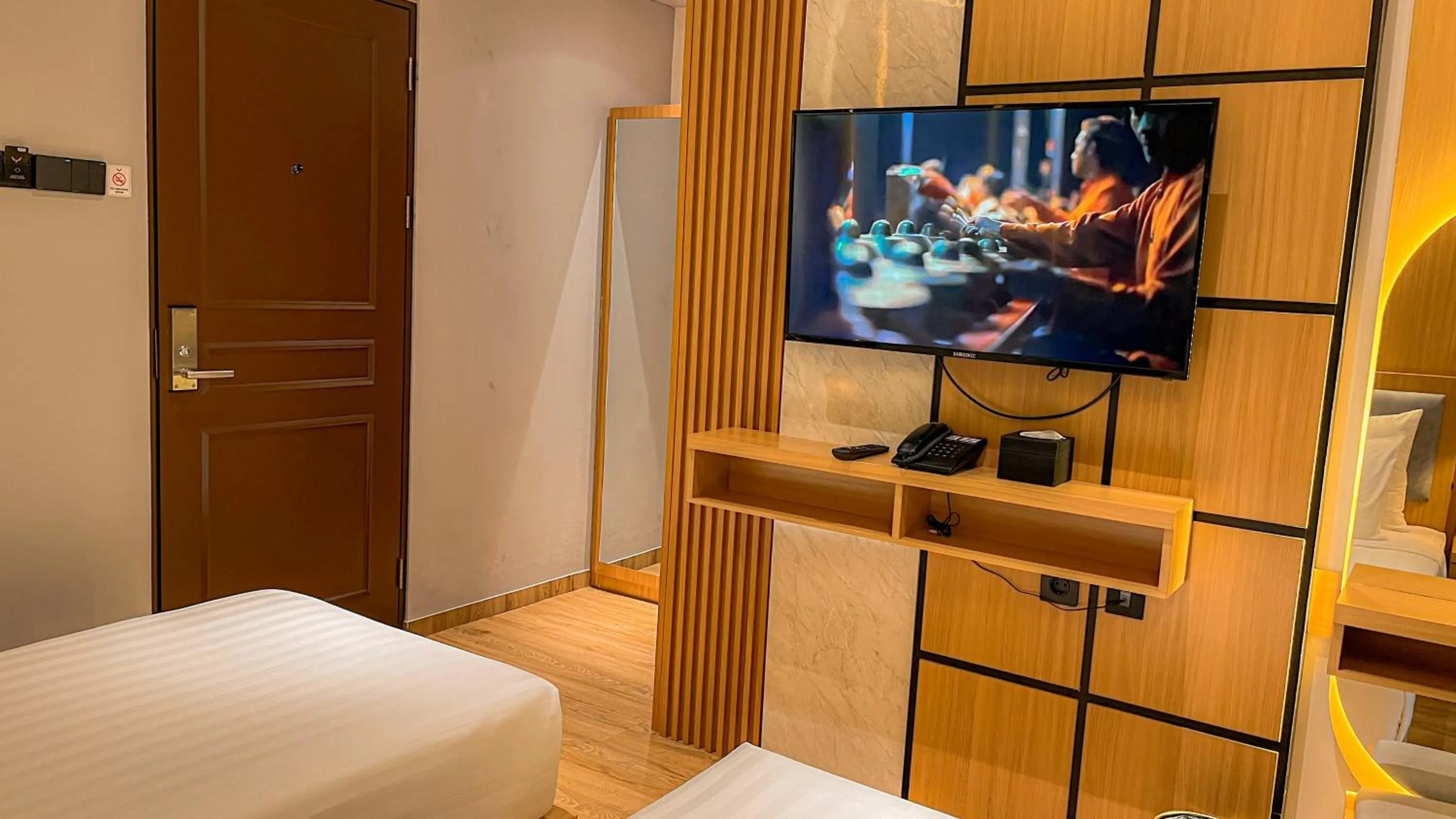 TV and multimedia, Bed in Eagle Hotel Wonosobo, Azana Hotels Collection