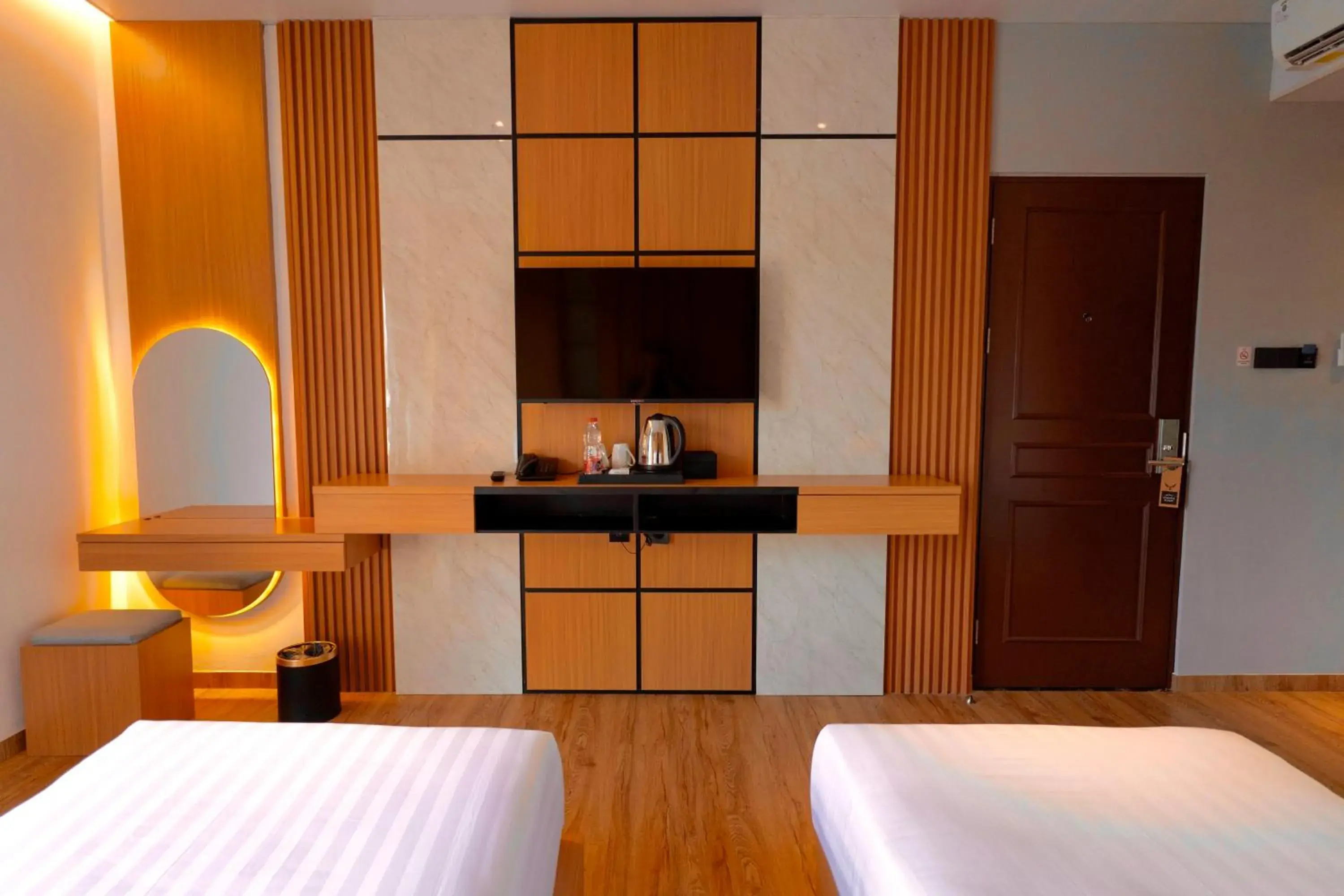 Bedroom, Bed in Eagle Hotel Wonosobo, Azana Hotels Collection Bedroom, Bed in Eagle Hotel Wonosobo, Azana Hotels Collection