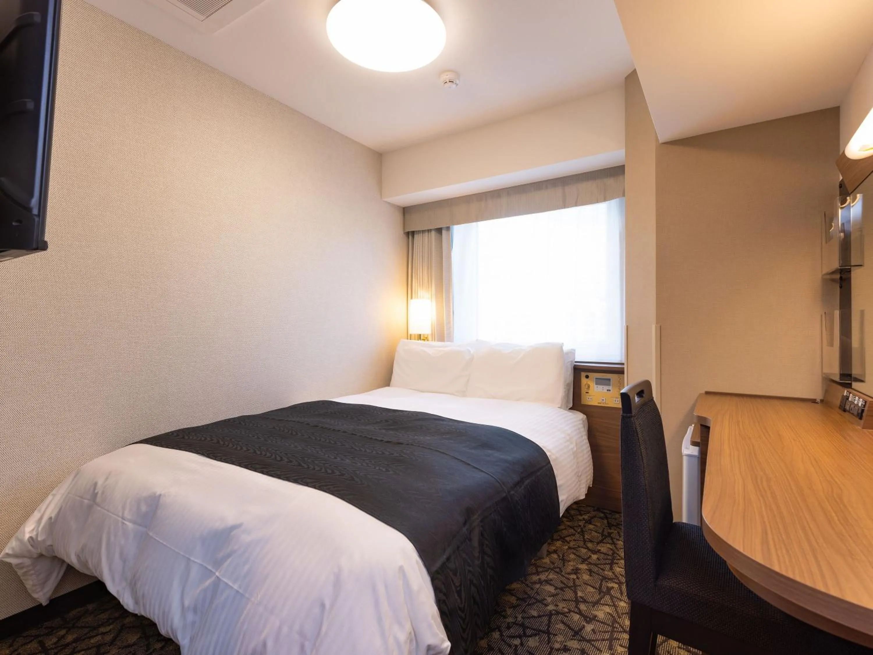 Photo of the whole room, Bed in APA Hotel Hiroshima Ekimae Stadiumguchi