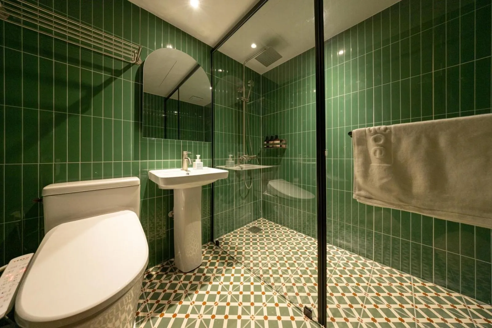 Shower in Surim Hotel Sokcho by AanK