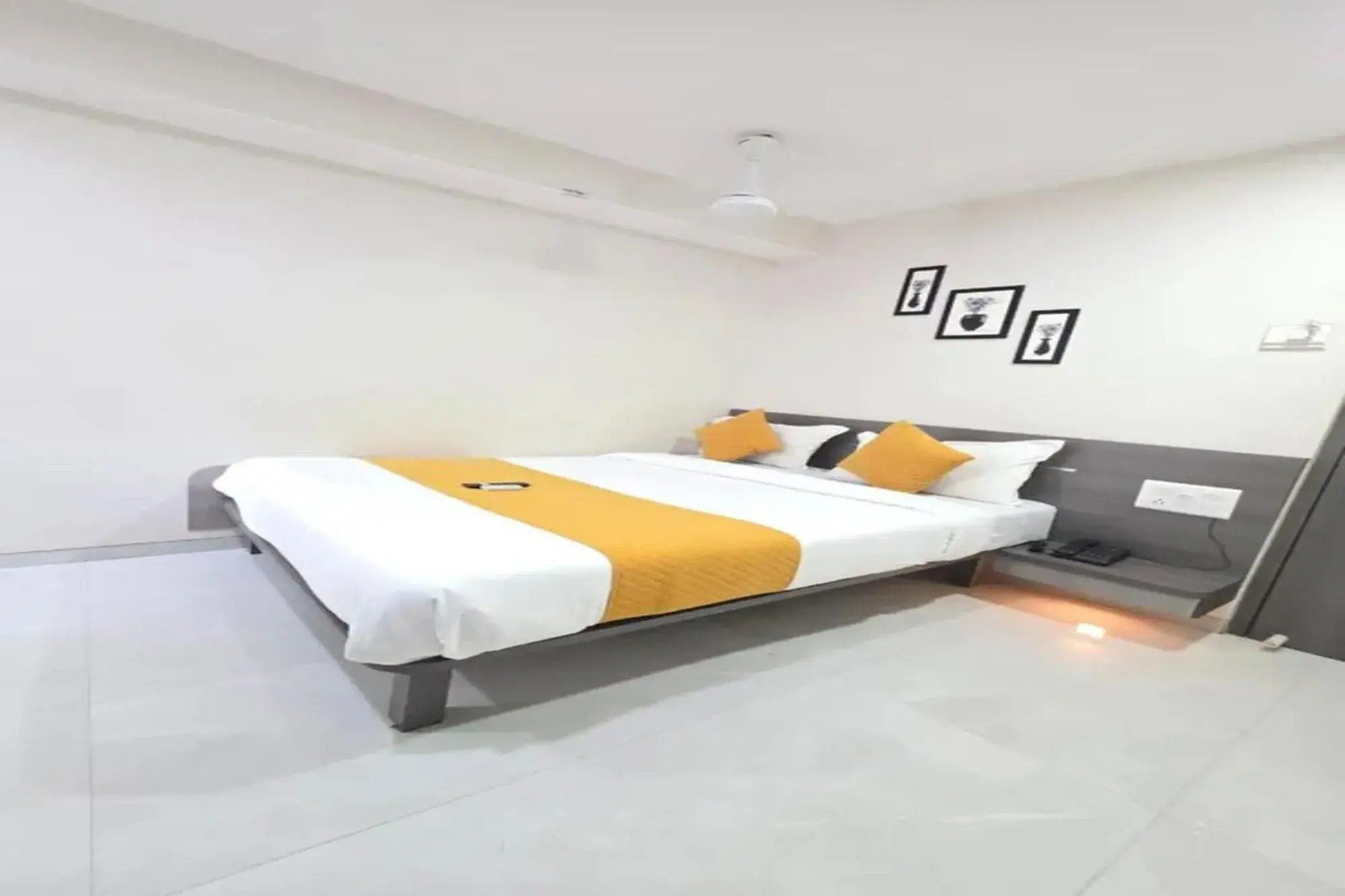 Superior Double Room - single occupancy in Hotel RS Regency Superior Double Room - single occupancy in Hotel RS Regency
