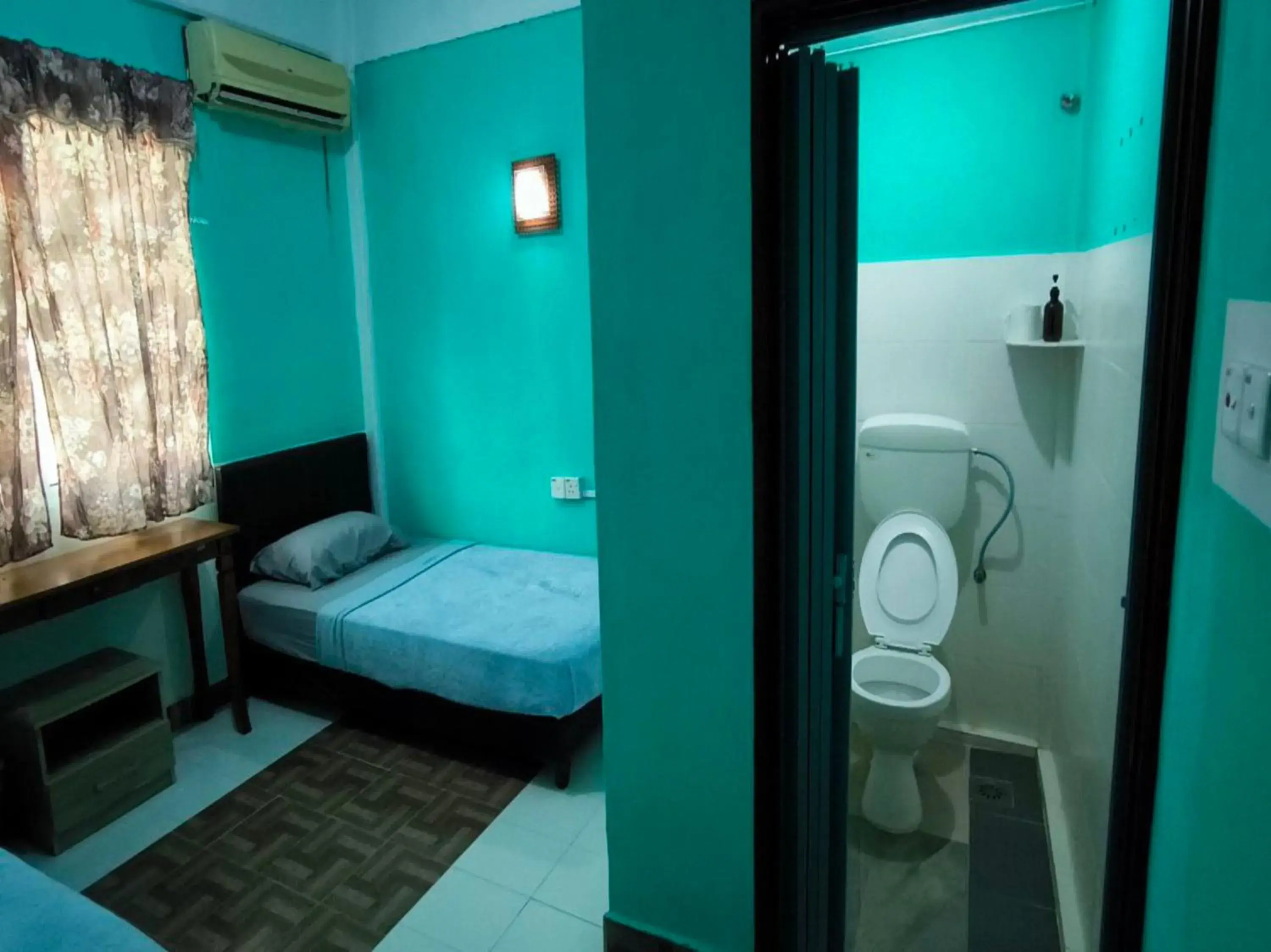 Bedroom in OYO 91012 Cenang Motel Bedroom in OYO 91012 Cenang Motel