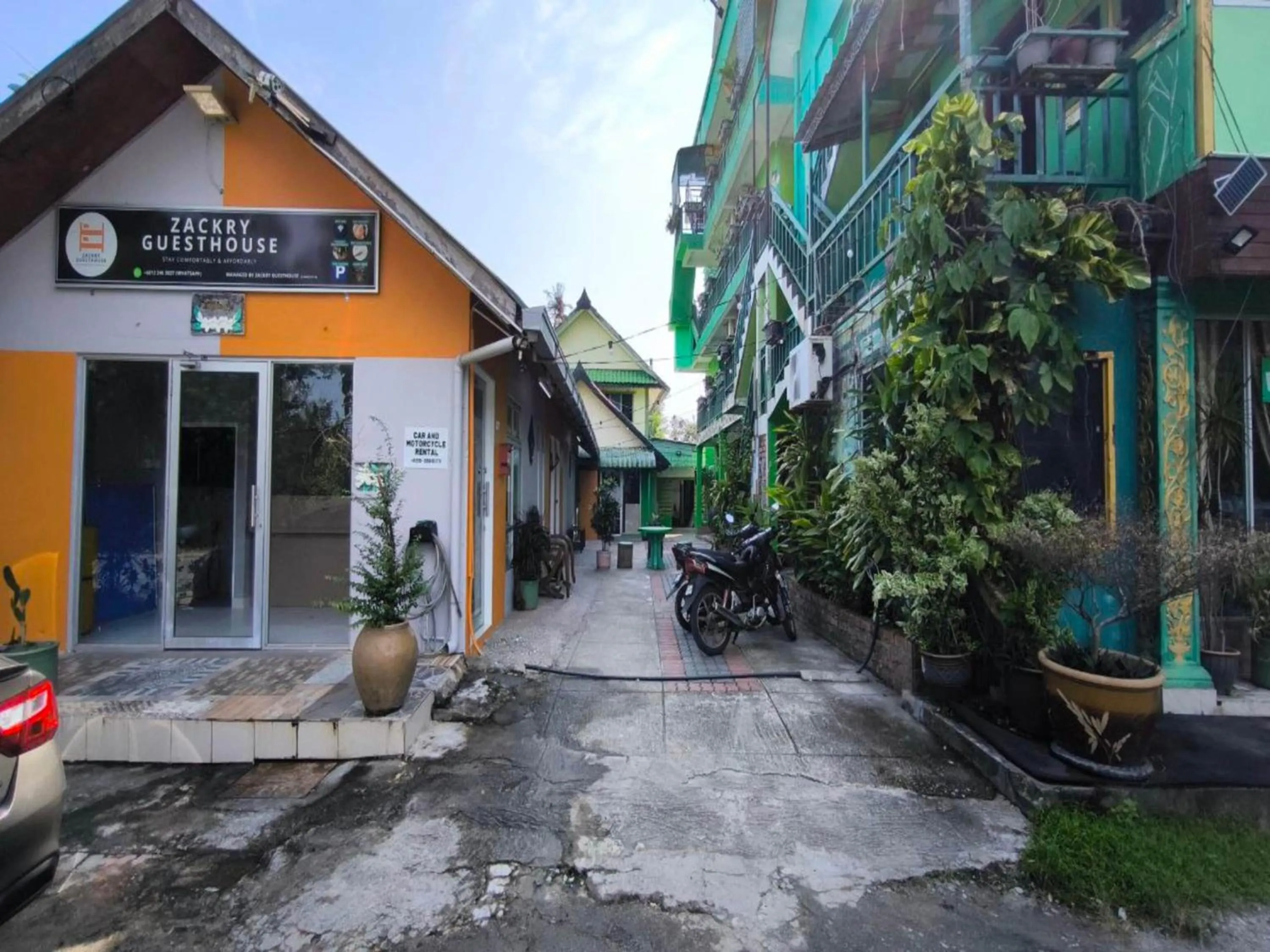 Facade/entrance in OYO 91012 Cenang Motel