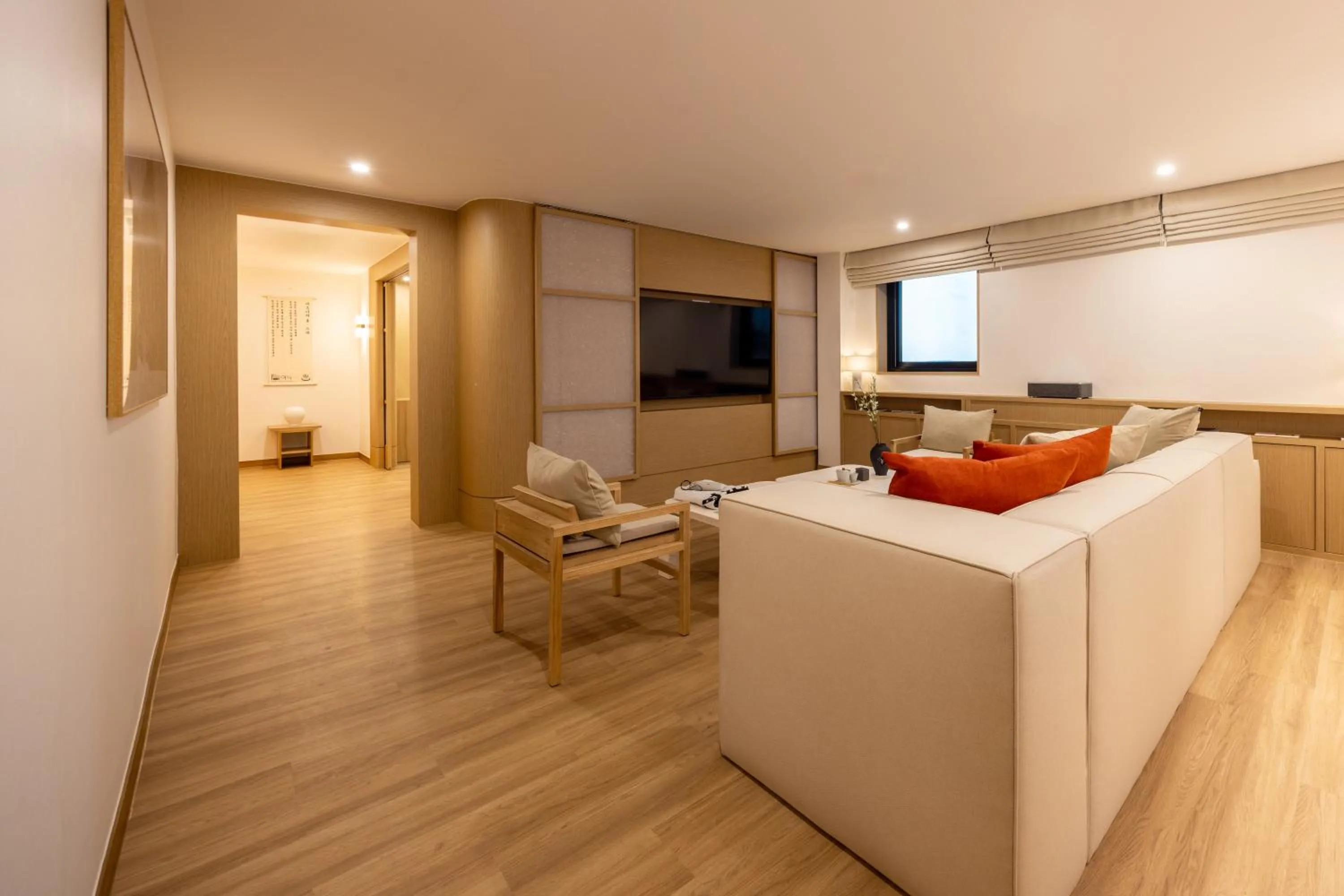 TV and multimedia in AanK Hotel & Spa Pyeongtaek