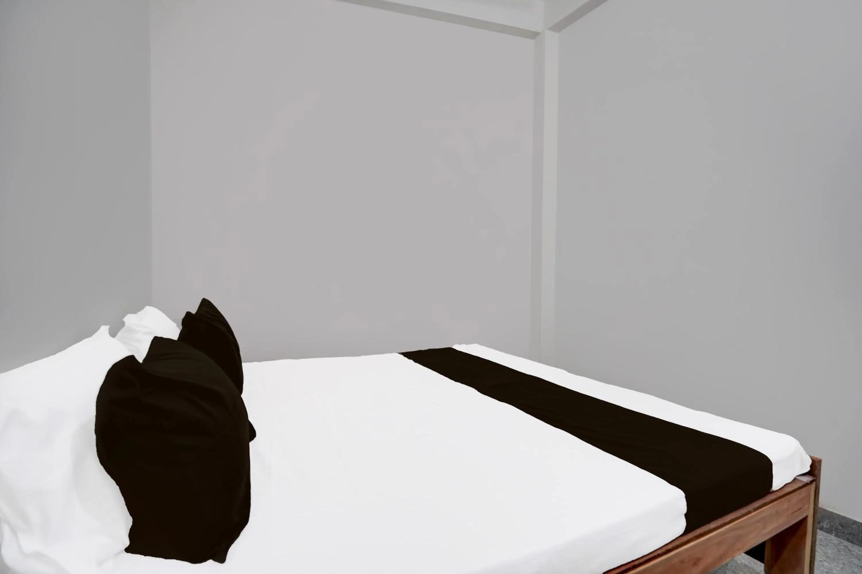 Bedroom, Bed in Hotel O by OYO R L PALACE