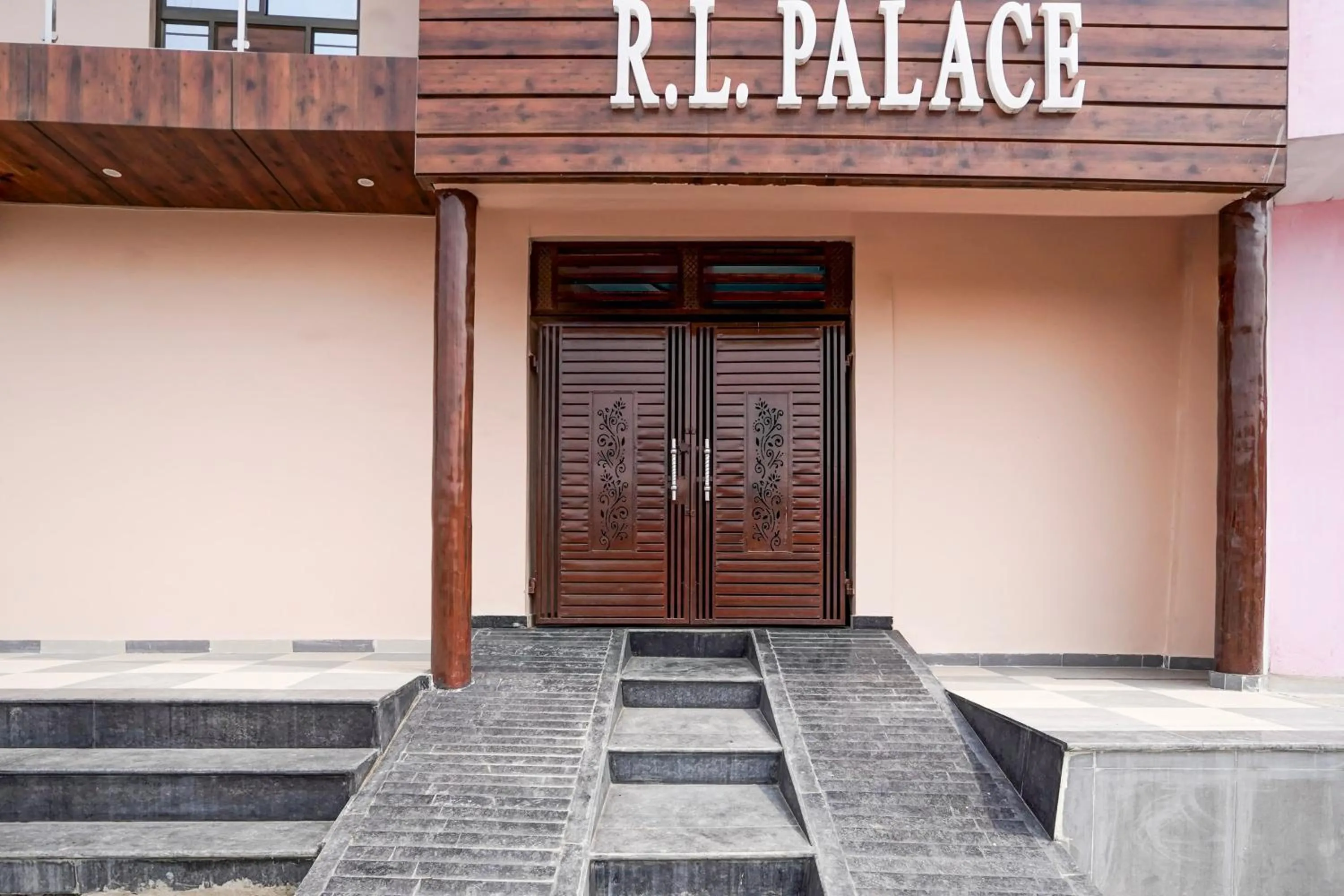Facade/entrance in Hotel O by OYO R L PALACE