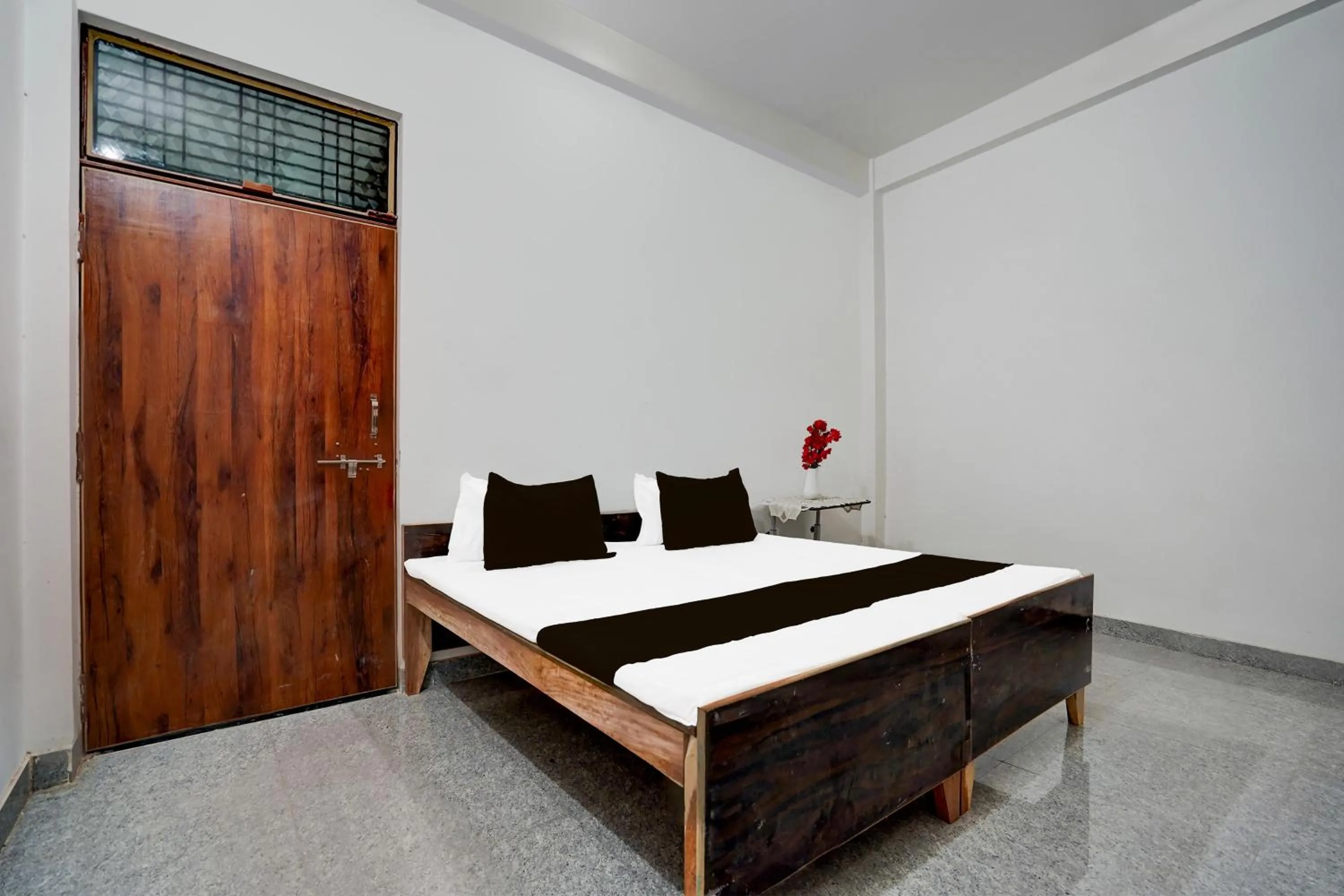 Bathroom, Bed in Hotel O by OYO R L PALACE