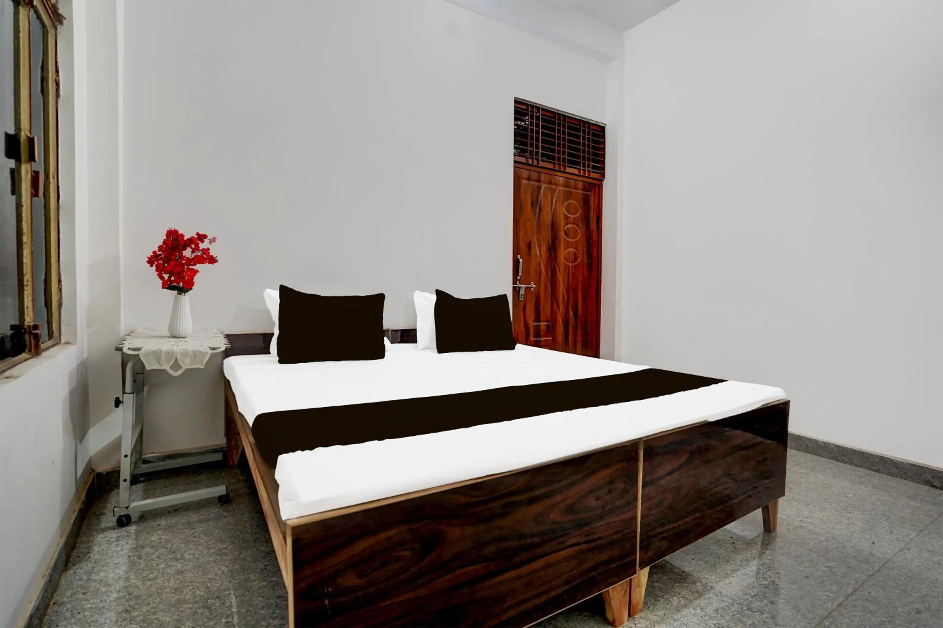 Bedroom, Bed in Hotel O by OYO R L PALACE