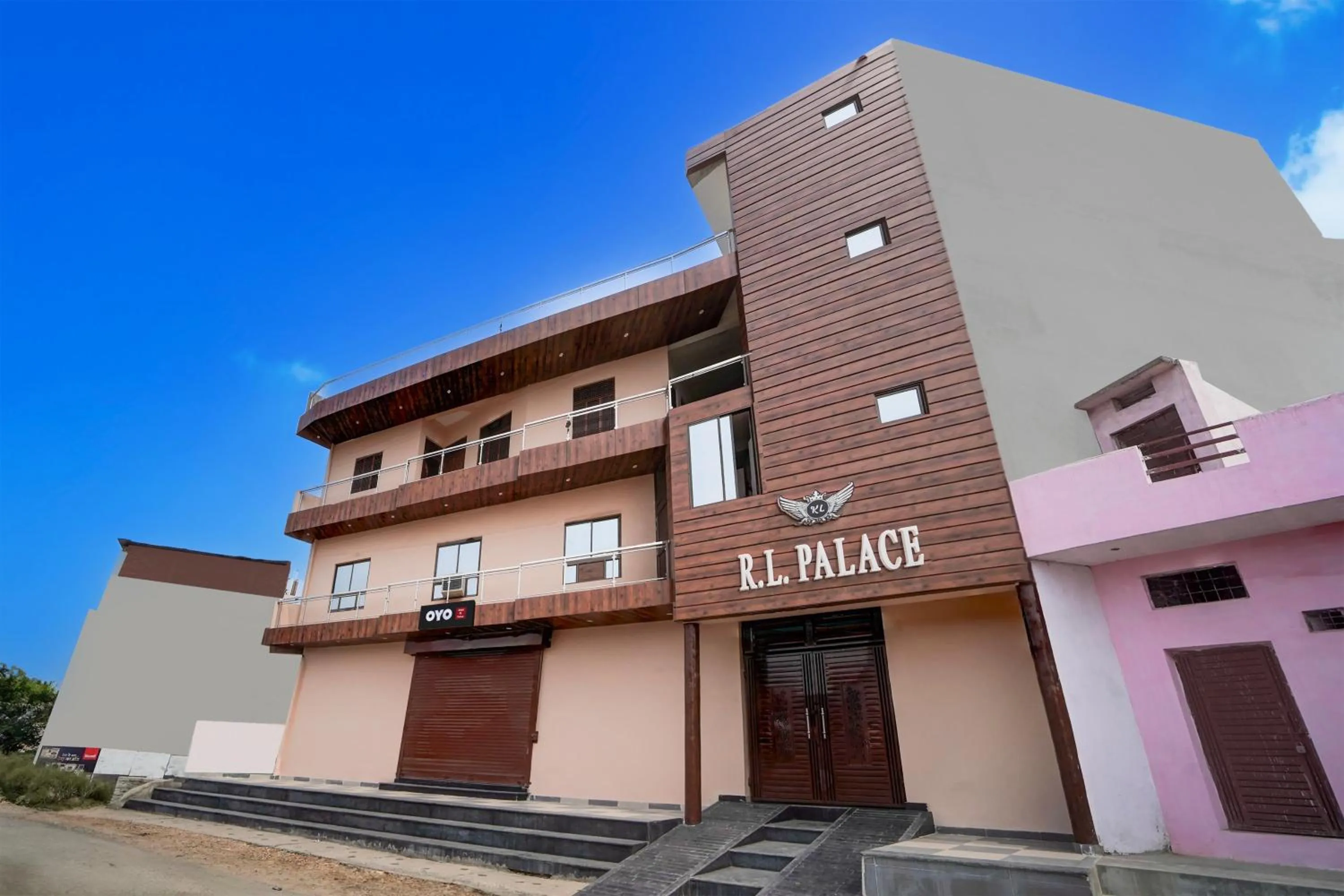 Facade/entrance in Hotel O by OYO R L PALACE